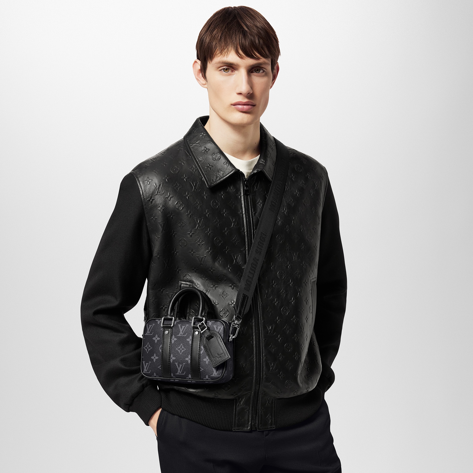 Nano Porte-Documents Voyage Monogram Eclipse Herren Taschen Alle Kollektionen | LOUIS VUITTON (Zoom)