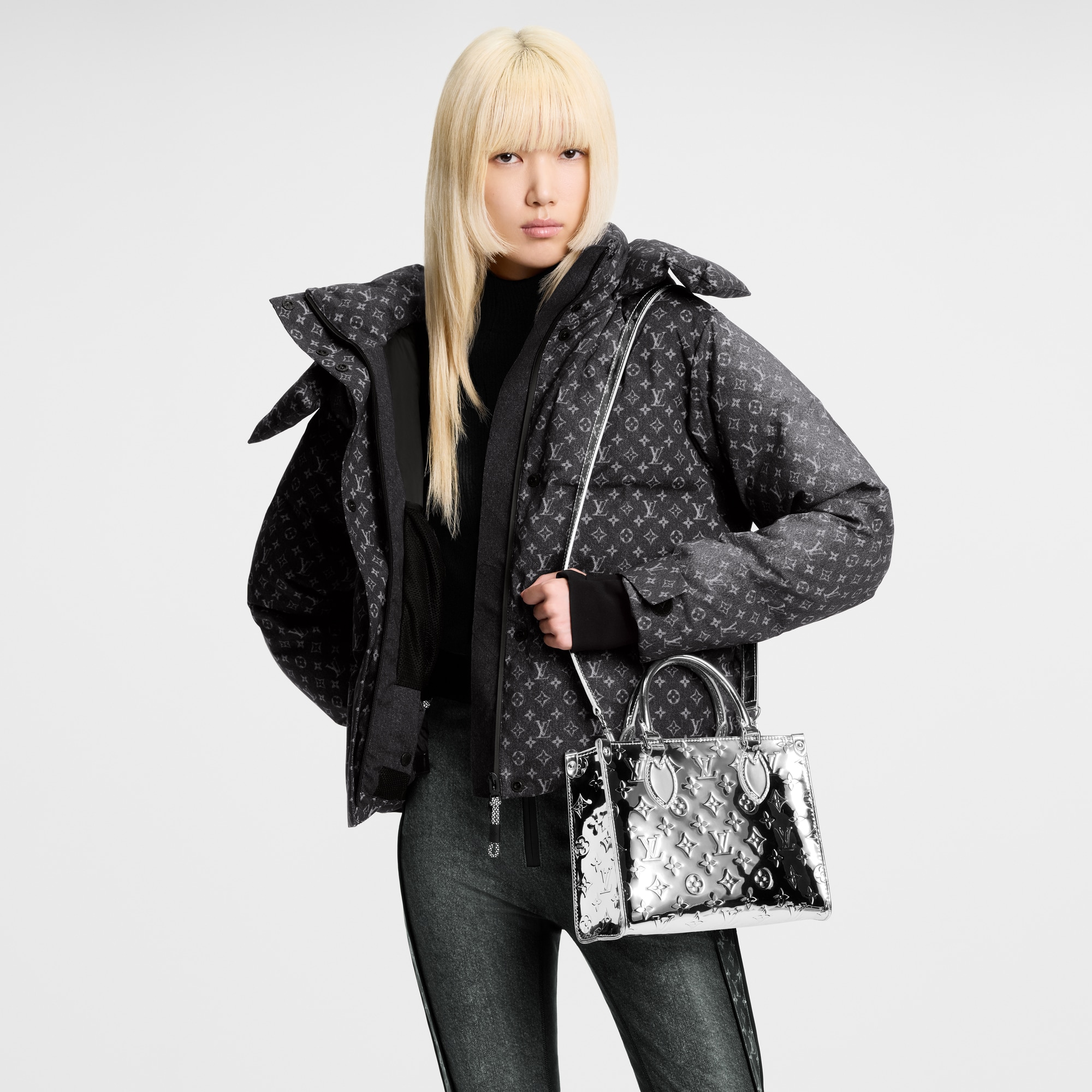 Onthego PM Autres Toiles Monogram Taschen und Kleinlederwaren Damen Handtaschen LV Ikonen | LOUIS VUITTON (Zoom)