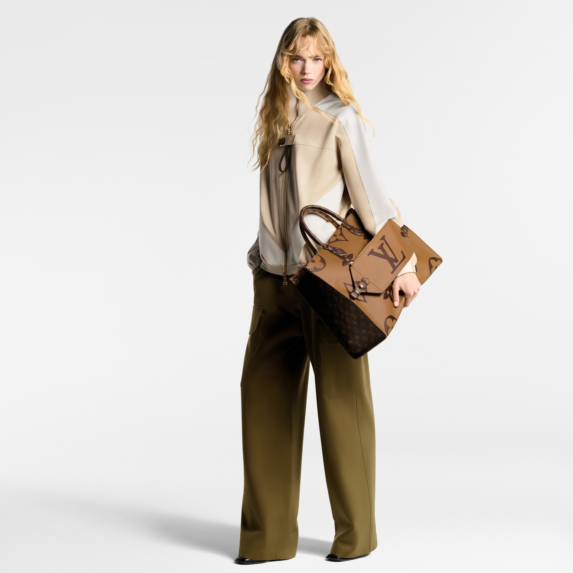 OnTheGo Voyage Monogram Reverse Canvas Damen Handtaschen Alle Handtaschen | LOUIS VUITTON (Zoom)