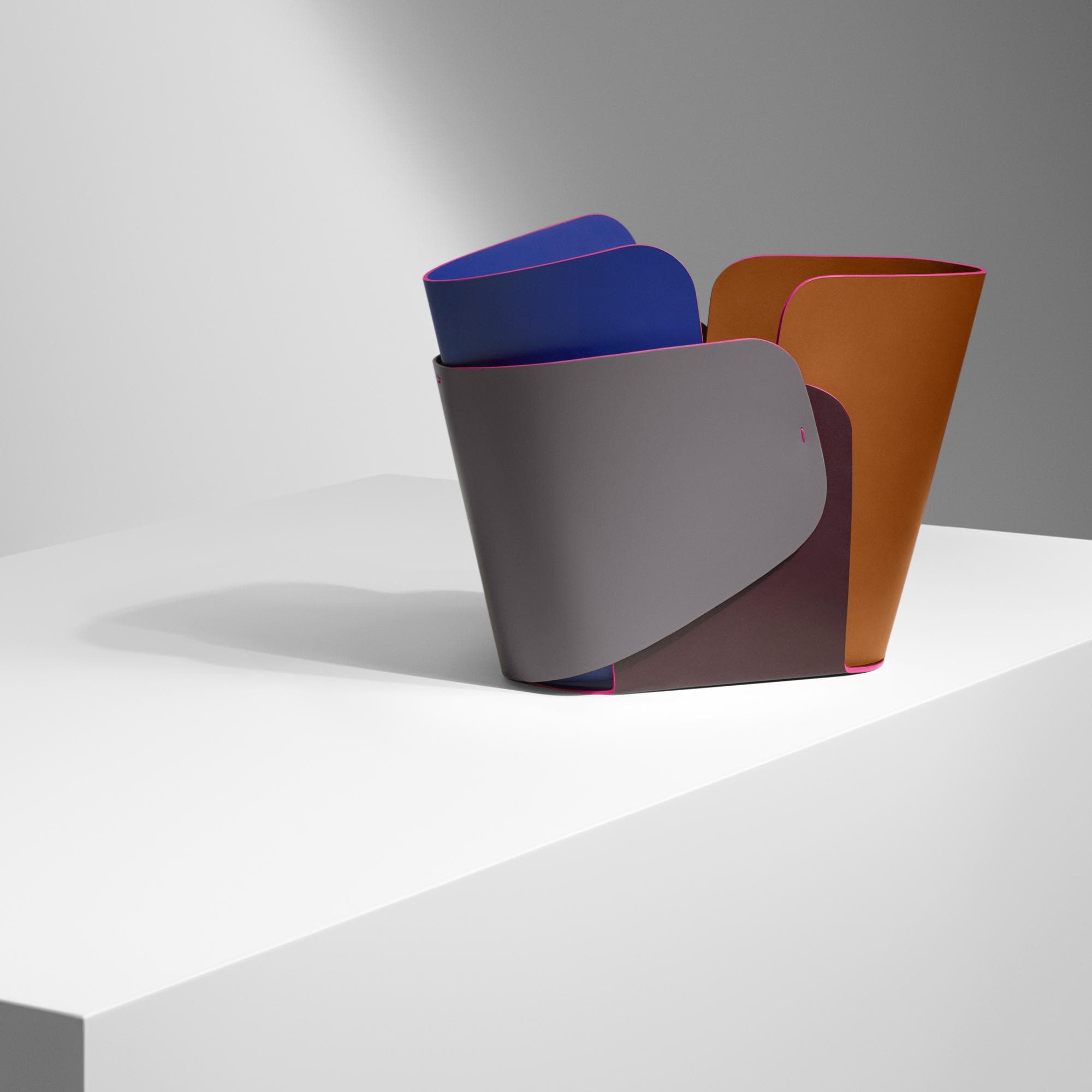 Overlay Bowl Wide von Patricia Urquiola  Trunks, Reisen und Wohnen Wohnen und Art of Dining Dekoration | LOUIS VUITTON (Zoom)