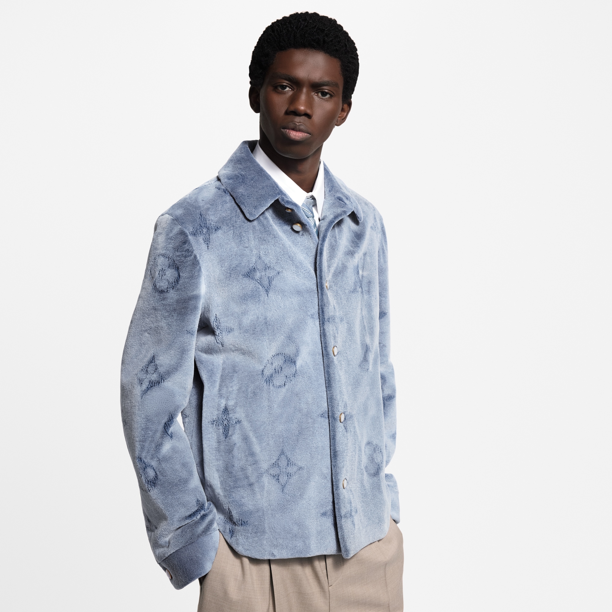 Overshirt aus Pelz mit perforiertem Monogram-Motiv  Herren Ready to Wear Jacken und Mäntel | LOUIS VUITTON (Zoom)