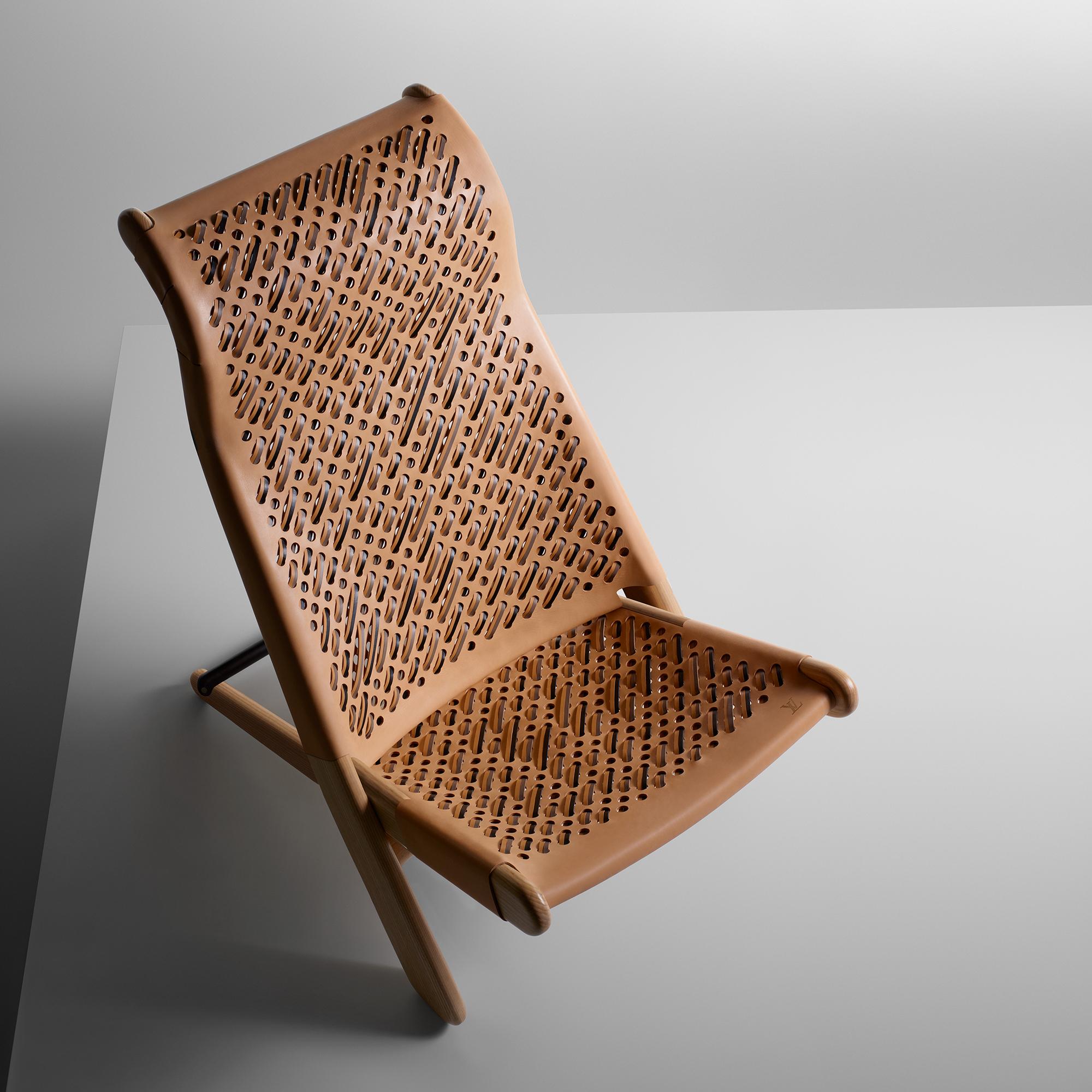 Palaver Stuhl von Patricia Urquiola  Trunks, Reisen und Wohnen Wohnen und Art of Dining Designmöbel | LOUIS VUITTON (Zoom)