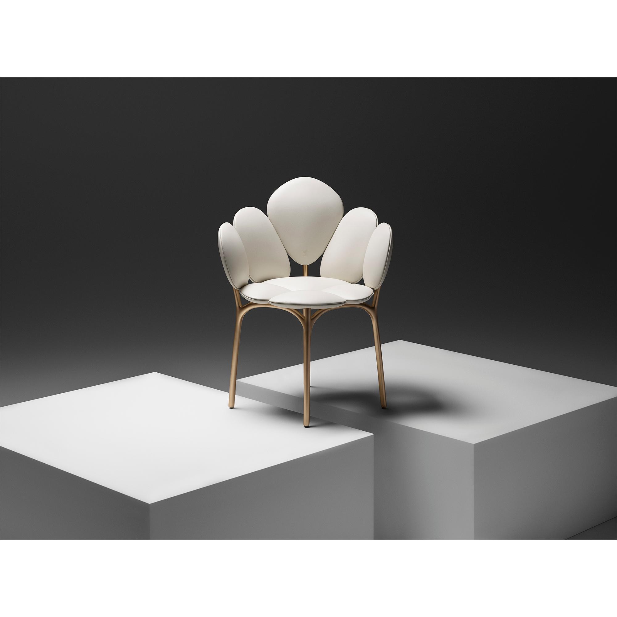 Petal Stuhl von Marcel Wanders  Trunks, Reisen und Wohnen Wohnen und Art of Dining Designmöbel | LOUIS VUITTON (Zoom)