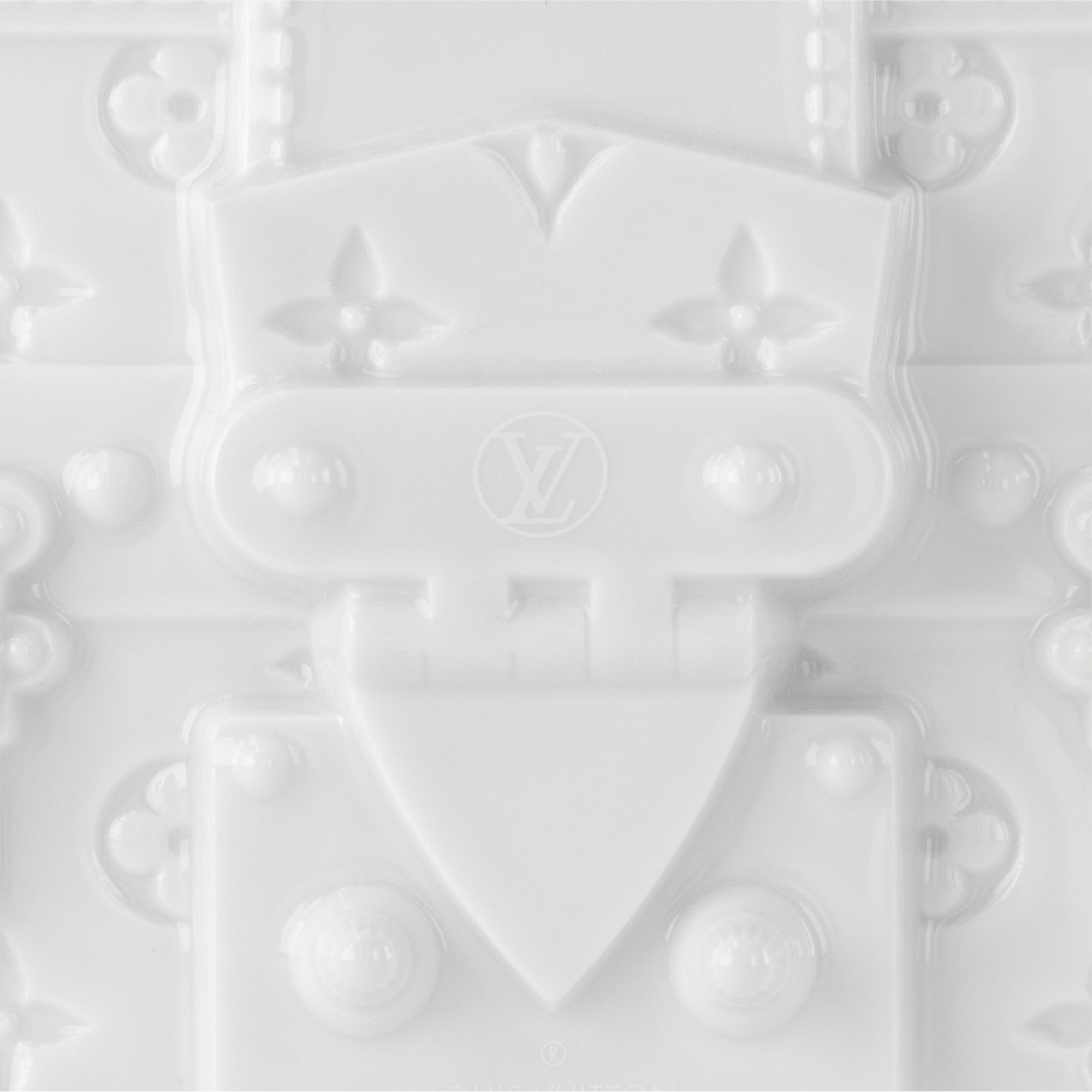 Petite Malle Vase aus Porzellan Monogram Canvas Trunks, Reisen und Wohnen Highlights Art de Vivre Kampagne | LOUIS VUITTON (Zoom)