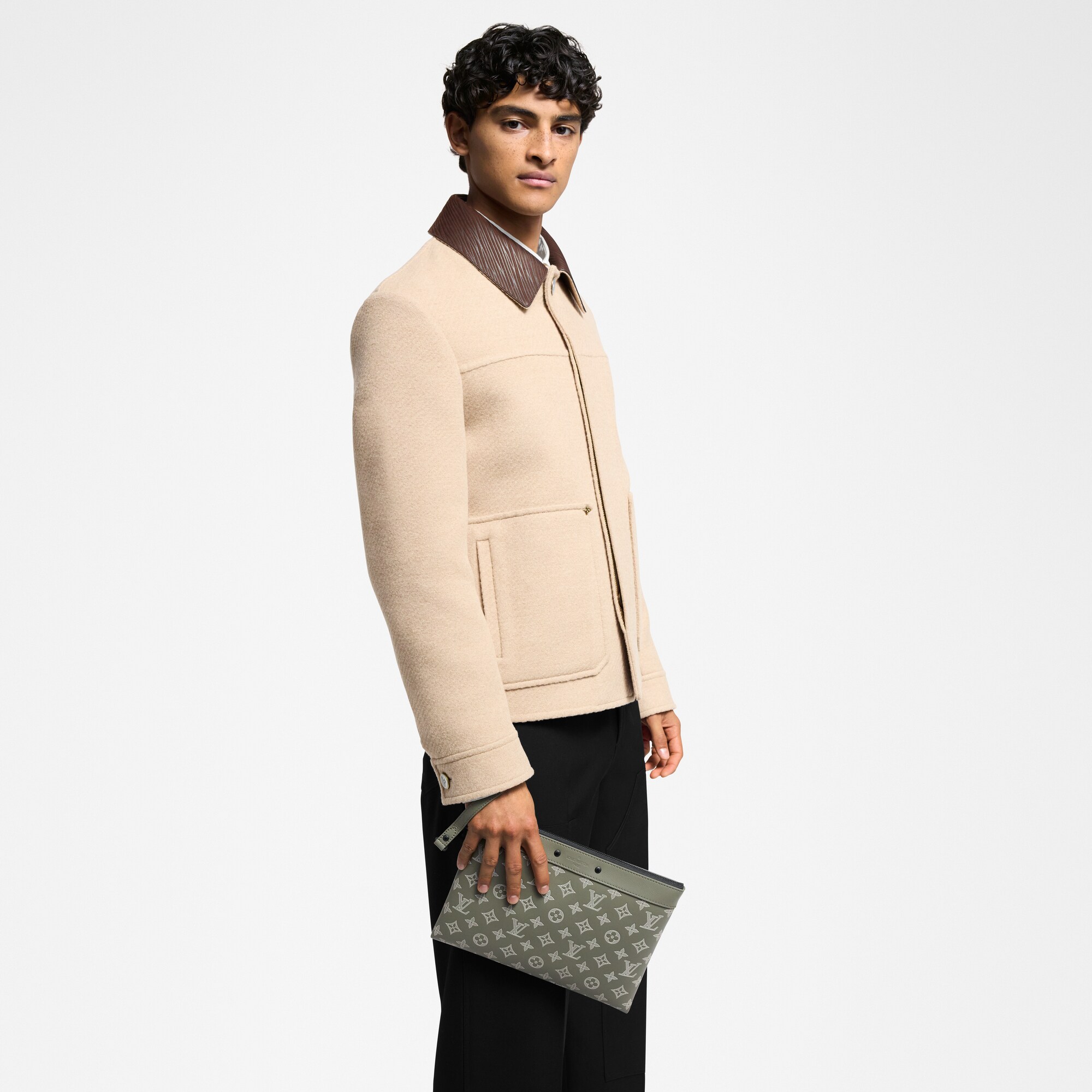 Pochette To-Go Monogram Shadow Herren Reisegepäck Reiseaccessoires | LOUIS VUITTON (Zoom)