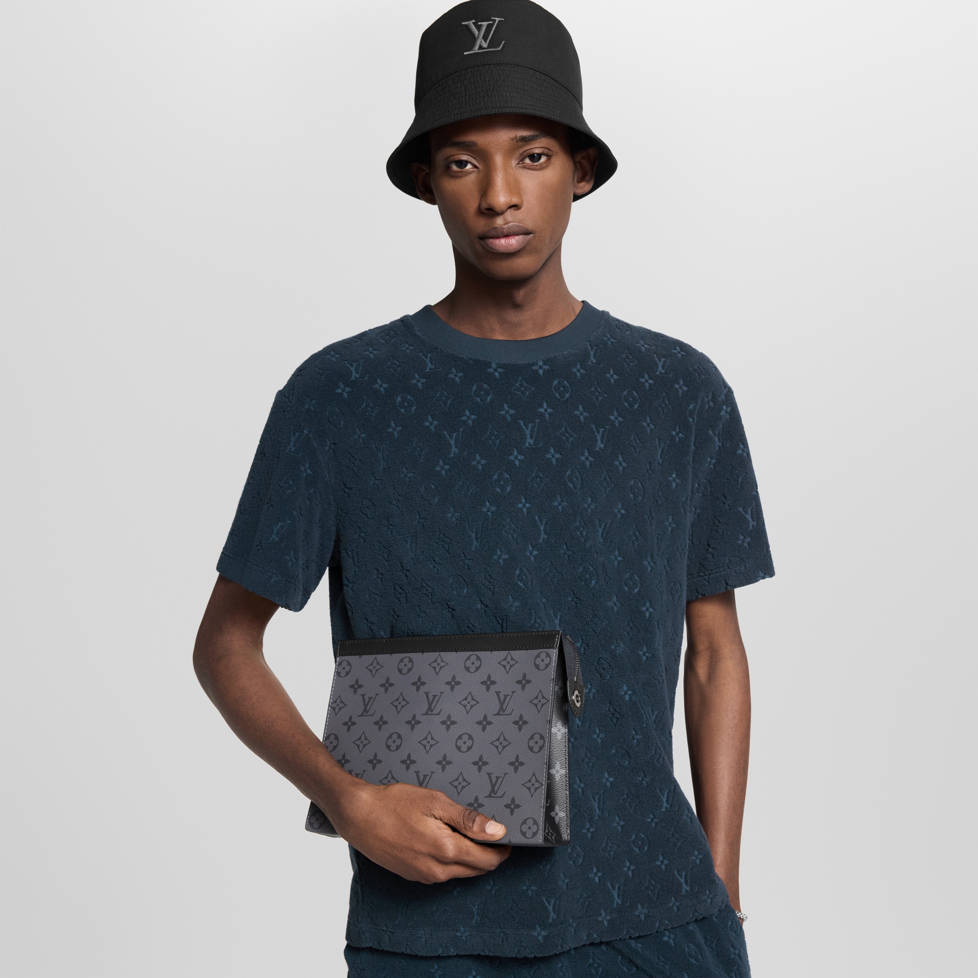 Pochette Voyage MM Monogram Eclipse Herren Geldbörsen und Kleinlederwaren Alle Geldbörsen und Kleinlederwaren | LOUIS VUITTON (Zoom)