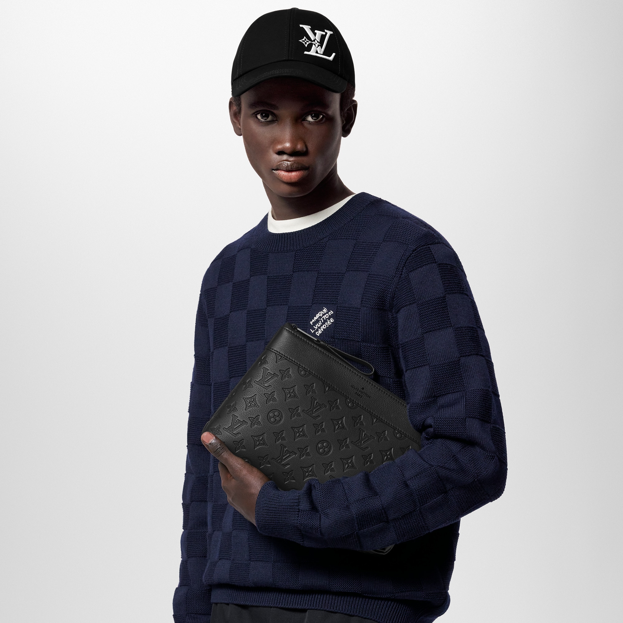 Pochette Voyage Souple Monogram Shadow Leder Geschenkideen Family Month Gift Guide } | LOUIS VUITTON (Zoom)