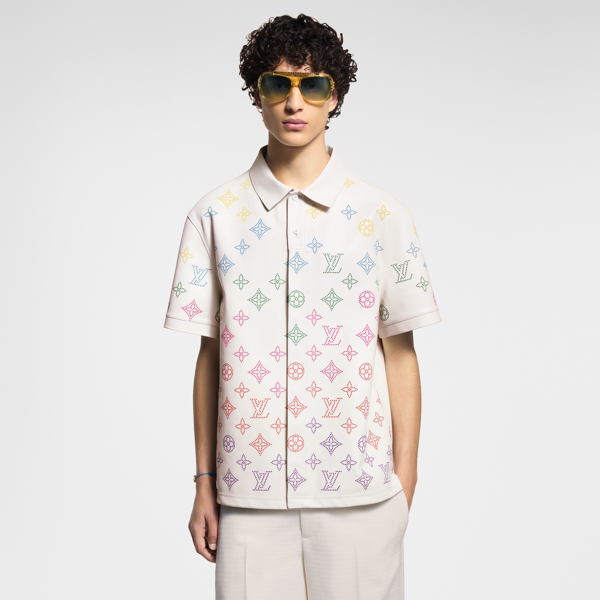 Polohemd aus Leder mit perforierten Details und Monogram-Blüte  Herren Ready to Wear Hemden | LOUIS VUITTON (Zoom)