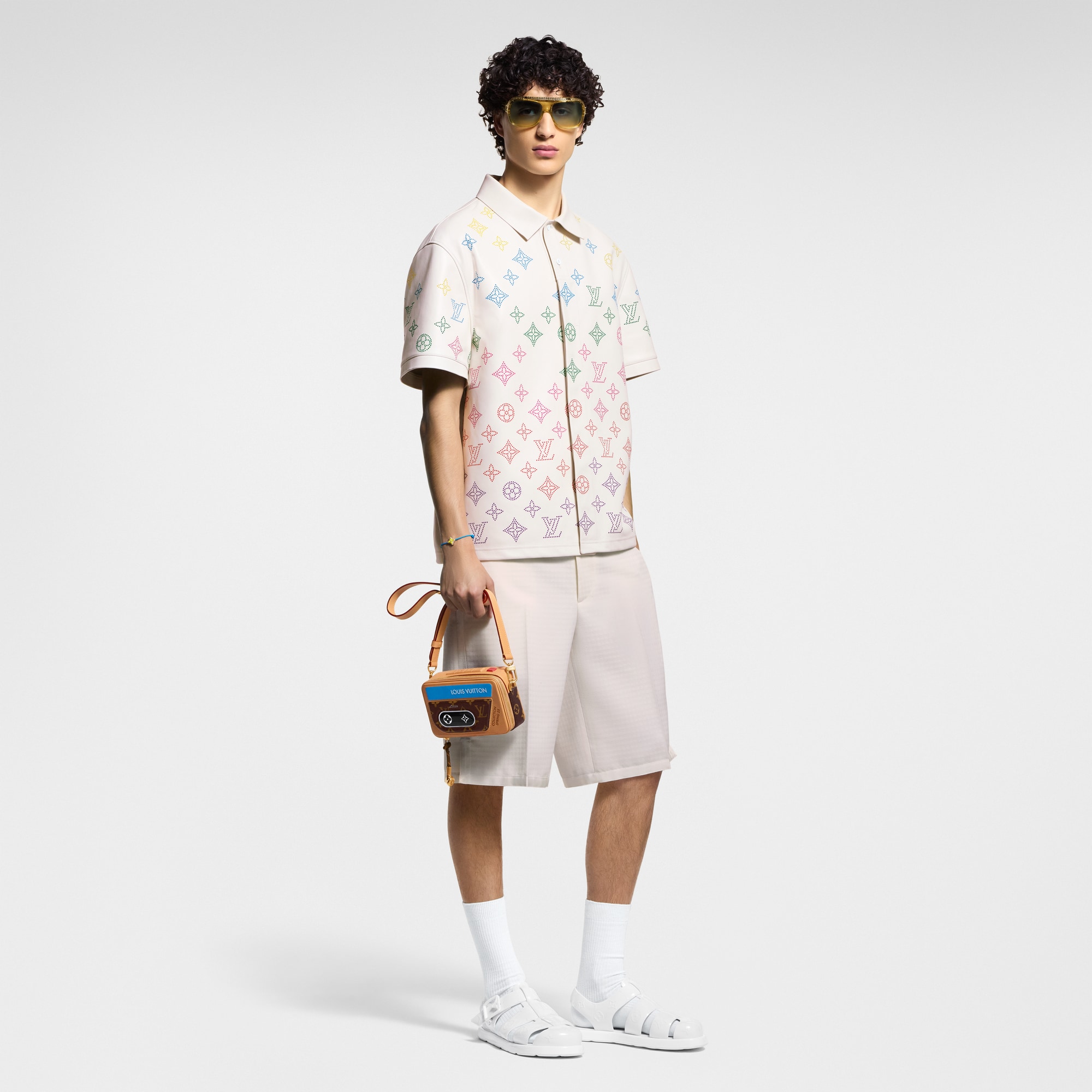 Polohemd aus Leder mit perforierten Details und Monogram-Blüte  Herren Ready to Wear Hemden | LOUIS VUITTON (Zoom)