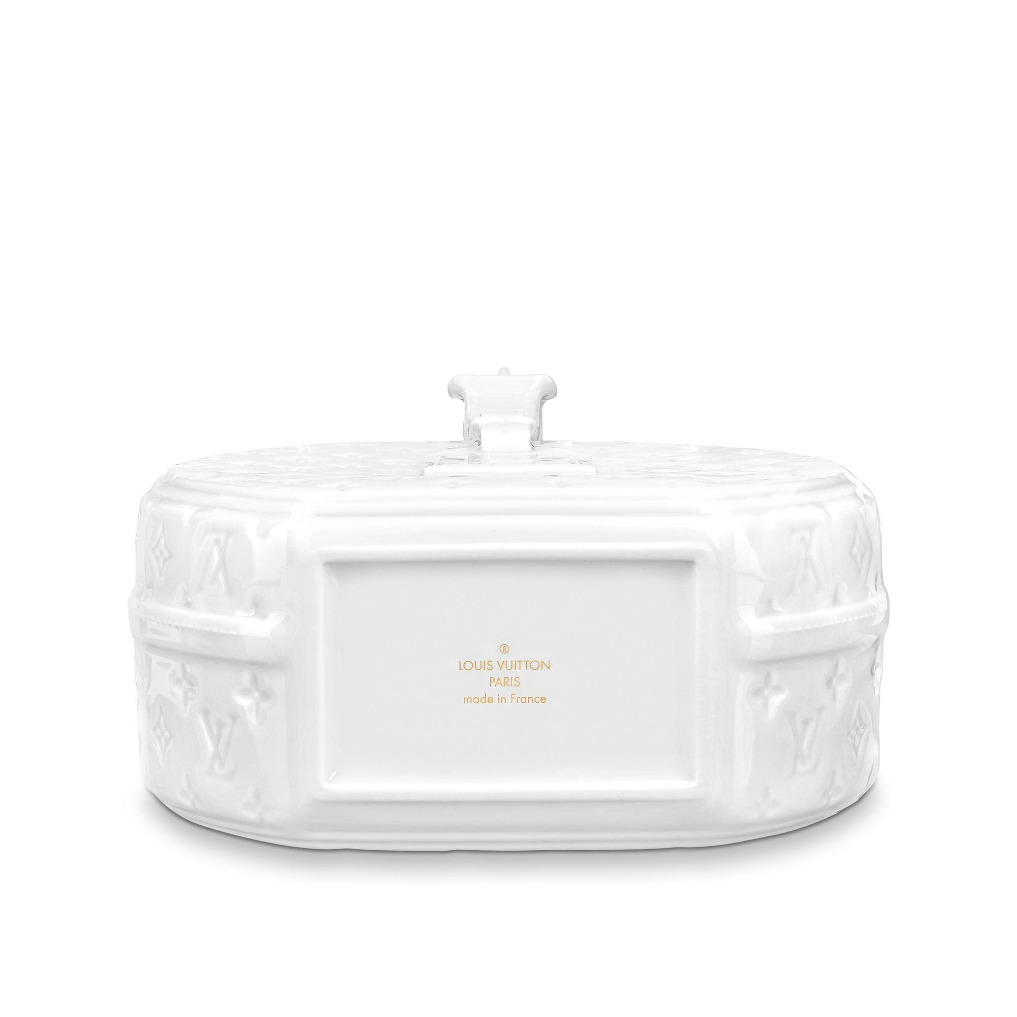 Porzellan-Vase Petite Boite Chapeau Monogram Canvas Trunks, Reisen und Wohnen Highlights Art de Vivre Kampagne | LOUIS VUITTON (Zoom)