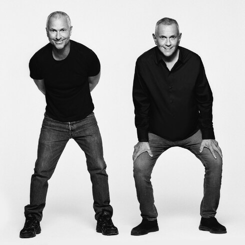 Poster von Fernando & Humberto Campana Trunks, Reisen und Wohnen Wohnen und Art of Dining Dekoration | LOUIS VUITTON