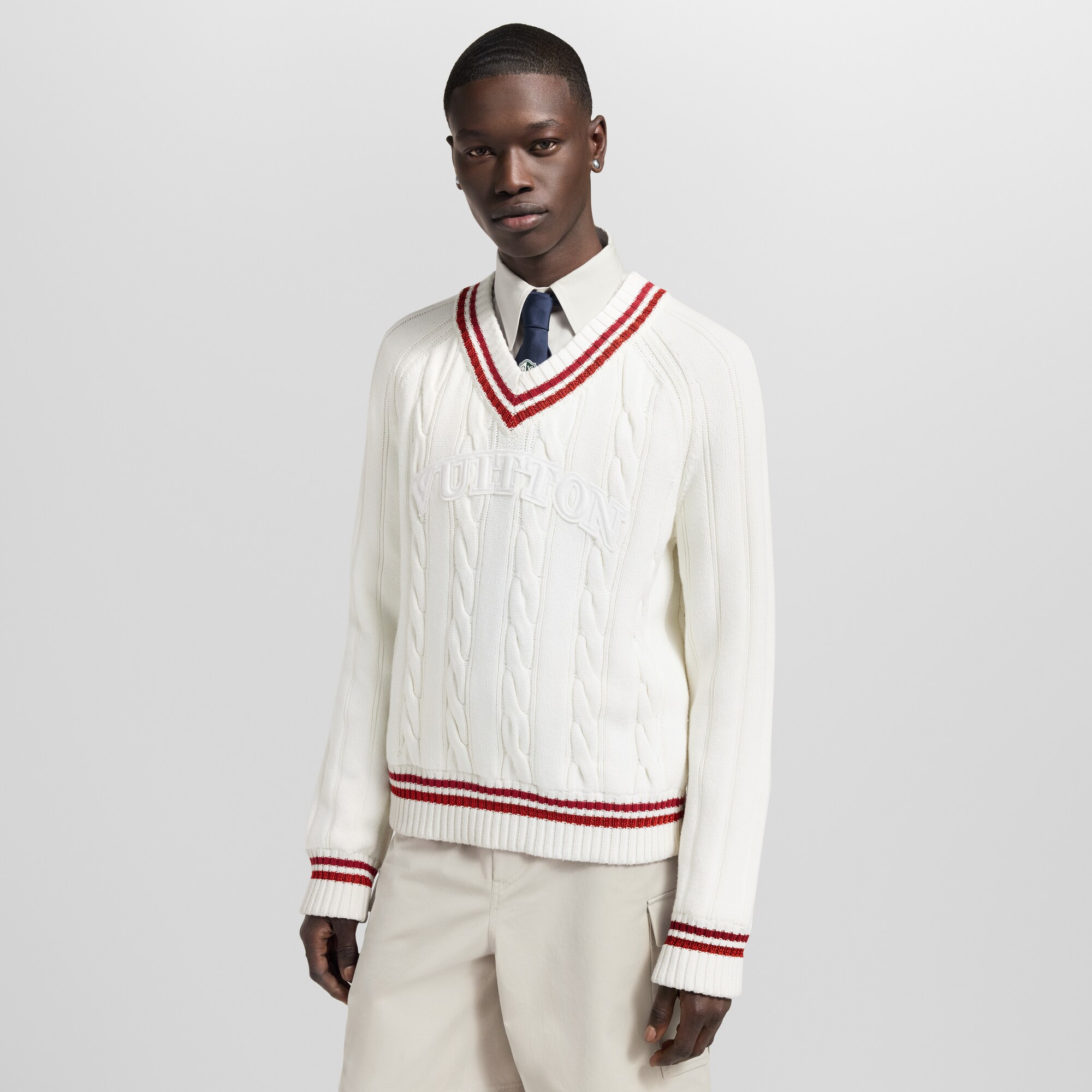 Pullover im Preppy-Stil aus Zopfstrick mit V-Ausschnitt  Herren Ready to Wear Vollständige Ready to Wear | LOUIS VUITTON (Zoom)