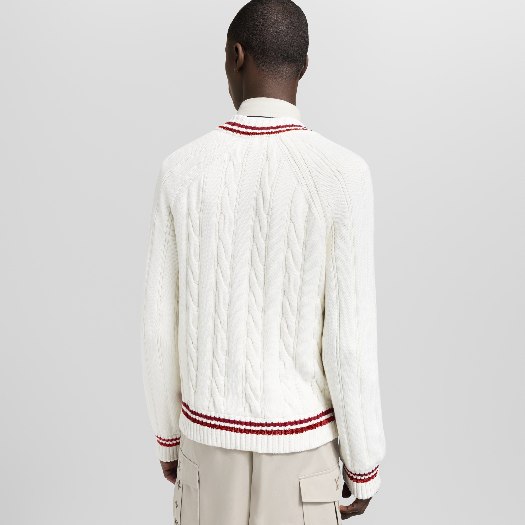 Pullover im Preppy-Stil aus Zopfstrick mit V-Ausschnitt  Herren Ready to Wear Vollständige Ready to Wear | LOUIS VUITTON (Zoom)