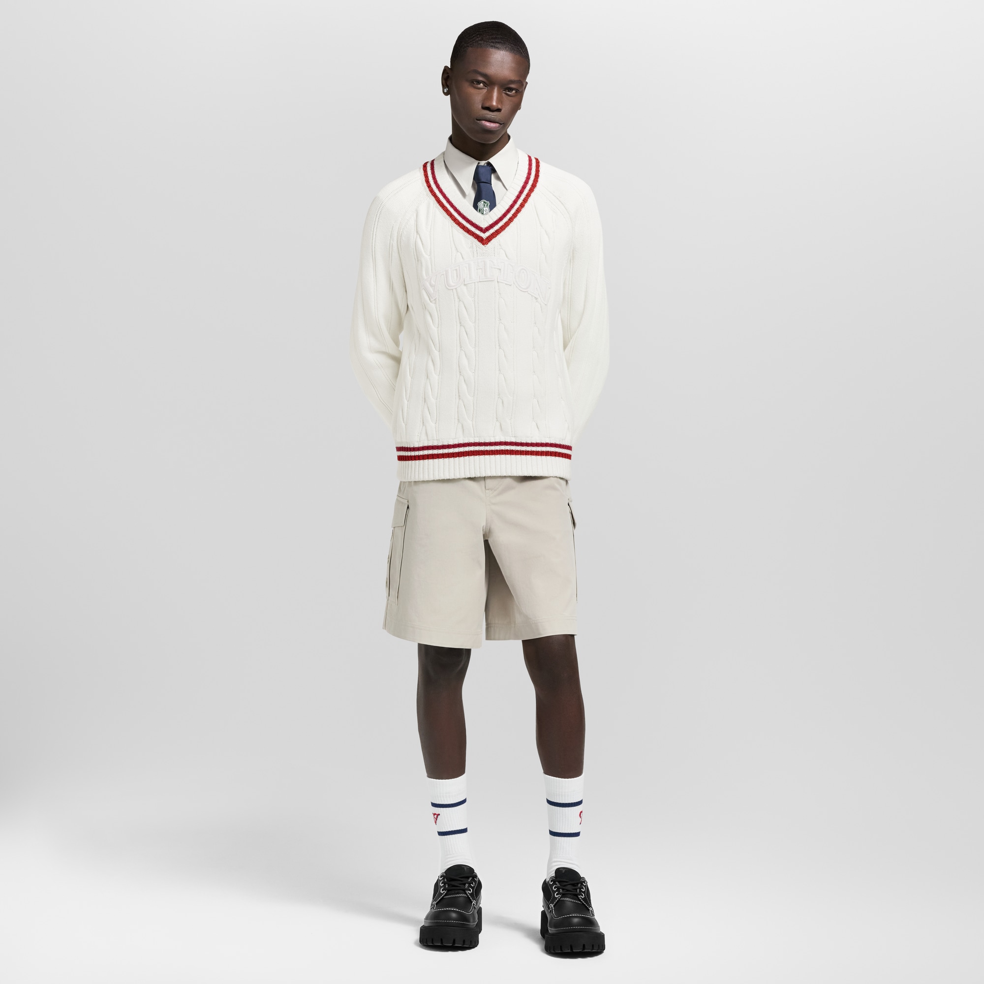 Pullover im Preppy-Stil aus Zopfstrick mit V-Ausschnitt  Herren Ready to Wear Vollständige Ready to Wear | LOUIS VUITTON (Zoom)