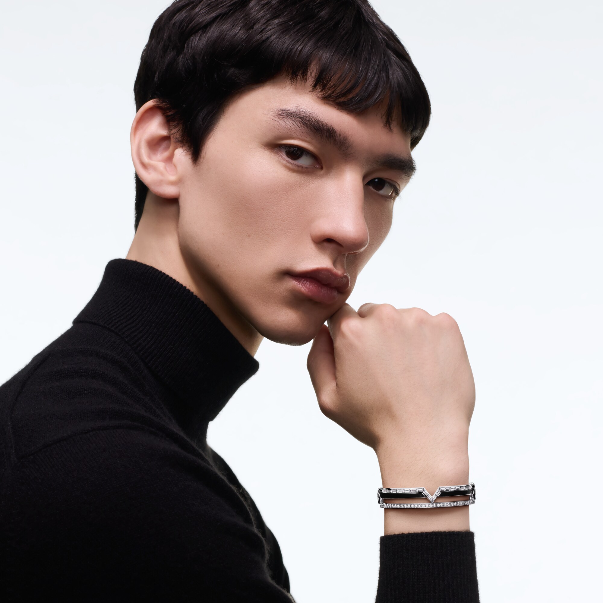 Pure V Armband, Weißgold, schwarzer Lack und Diamanten  Les Extraordinaires Schmuck Armbänder | LOUIS VUITTON (Zoom)