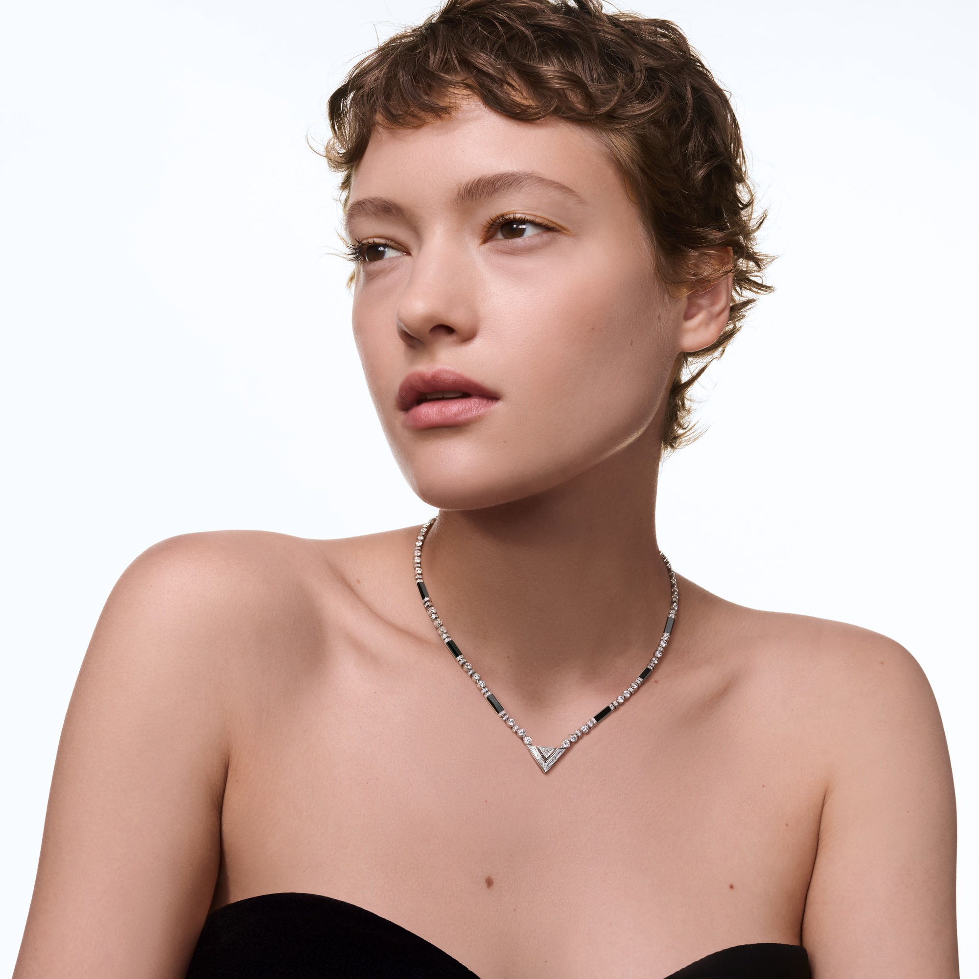 Pure V Halskette, Weißgold, Onyx und Diamanten  Les Extraordinaires Schmuck Halsketten und Anhänger | LOUIS VUITTON (Zoom)