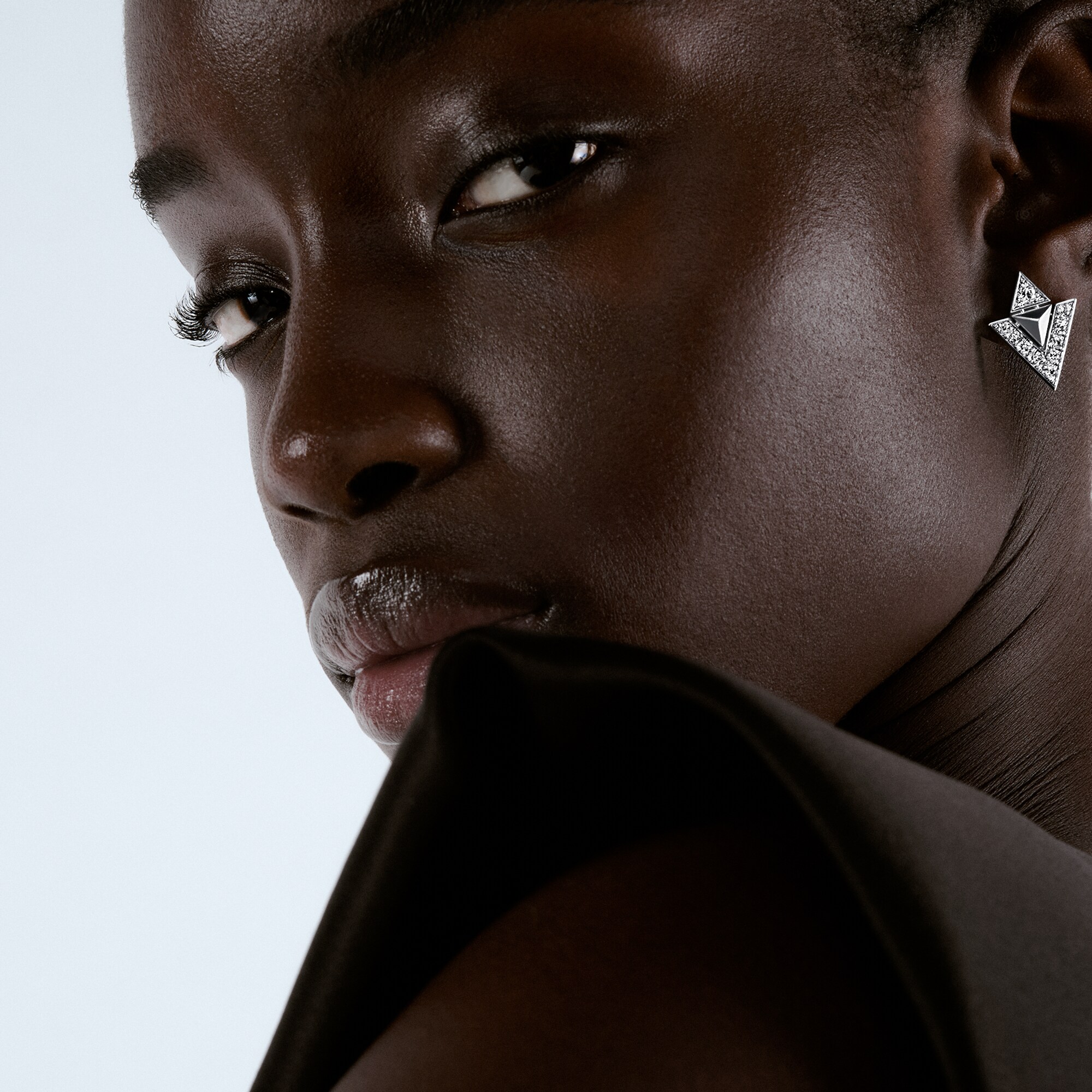Pure V Ohrringe, Weißgold und Diamanten  Schmuck Kategorien Ohrringe | LOUIS VUITTON (Zoom)