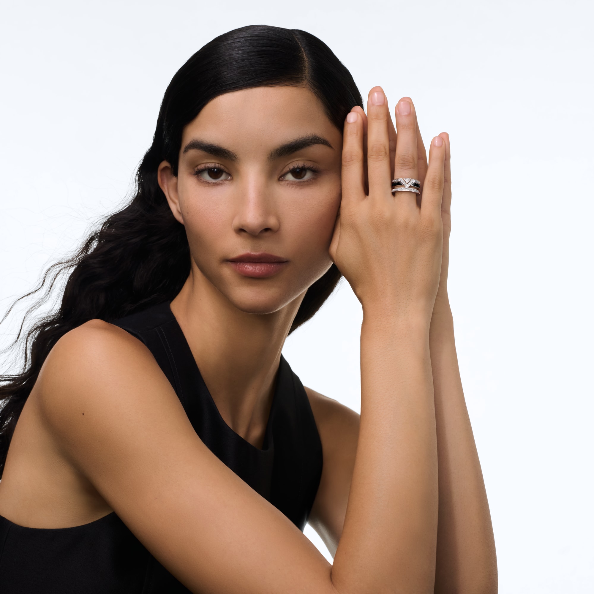 Pure V Ring, Weißgold, schwarzer Lack und Diamanten  Schmuck Kategorien Ringe | LOUIS VUITTON (Zoom)