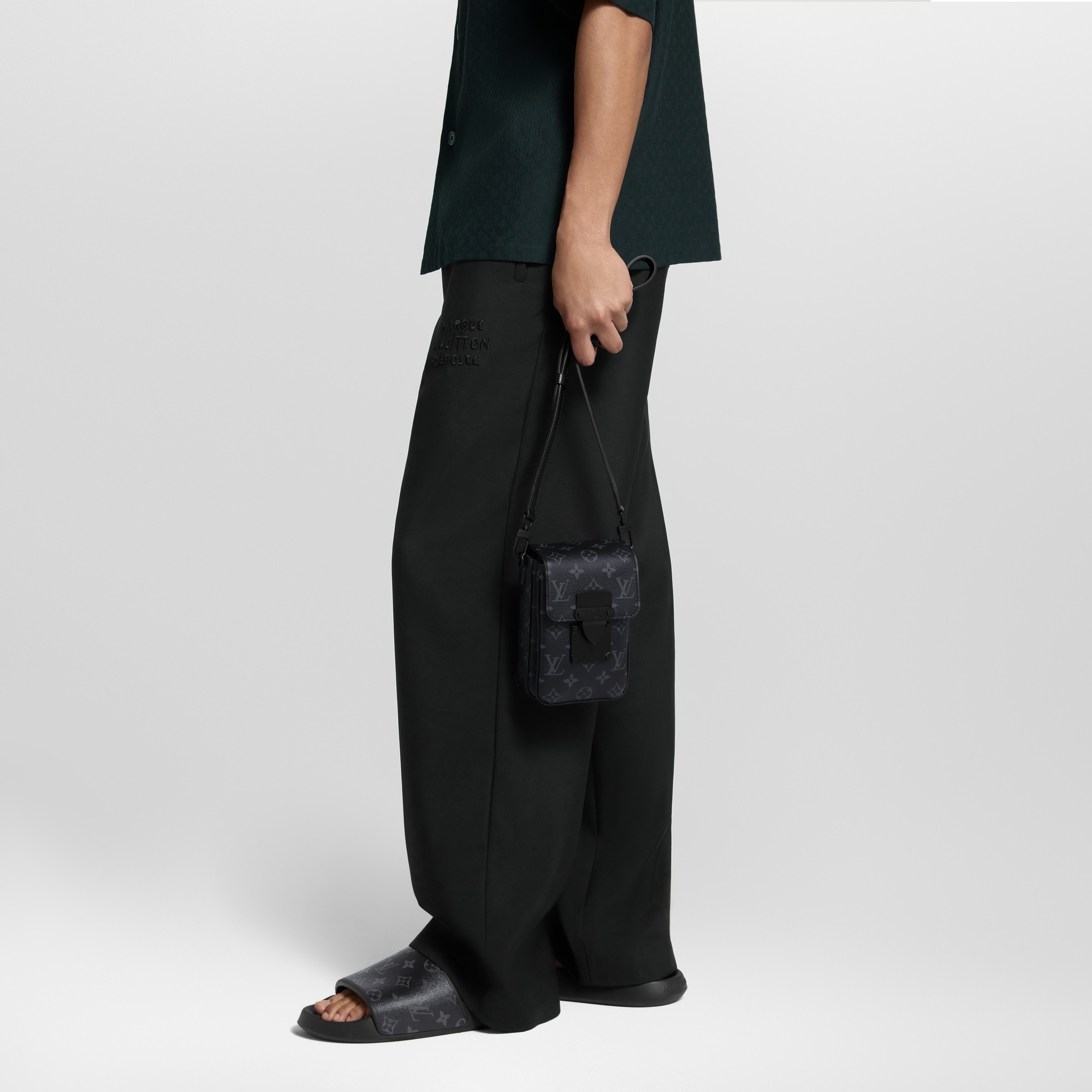 S-Lock Vertical Wearable Geldbörse Monogram Eclipse Herren Taschen Alle Kollektionen | LOUIS VUITTON (Zoom)