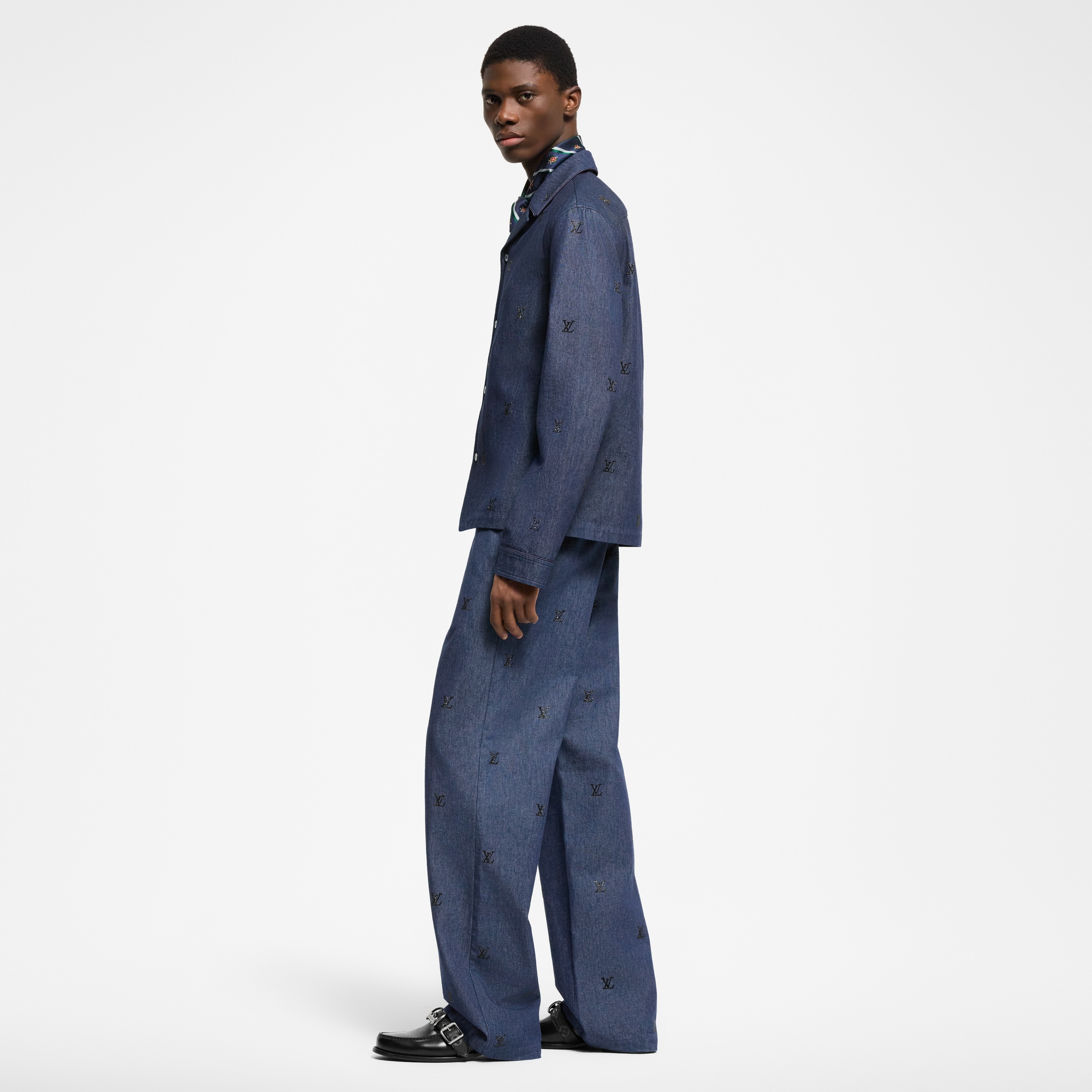 Schlafanzugoberteil aus Denim mit Verzierungen und LV Blason-Motiv  Herren Ready to Wear Hemden | LOUIS VUITTON (Zoom)