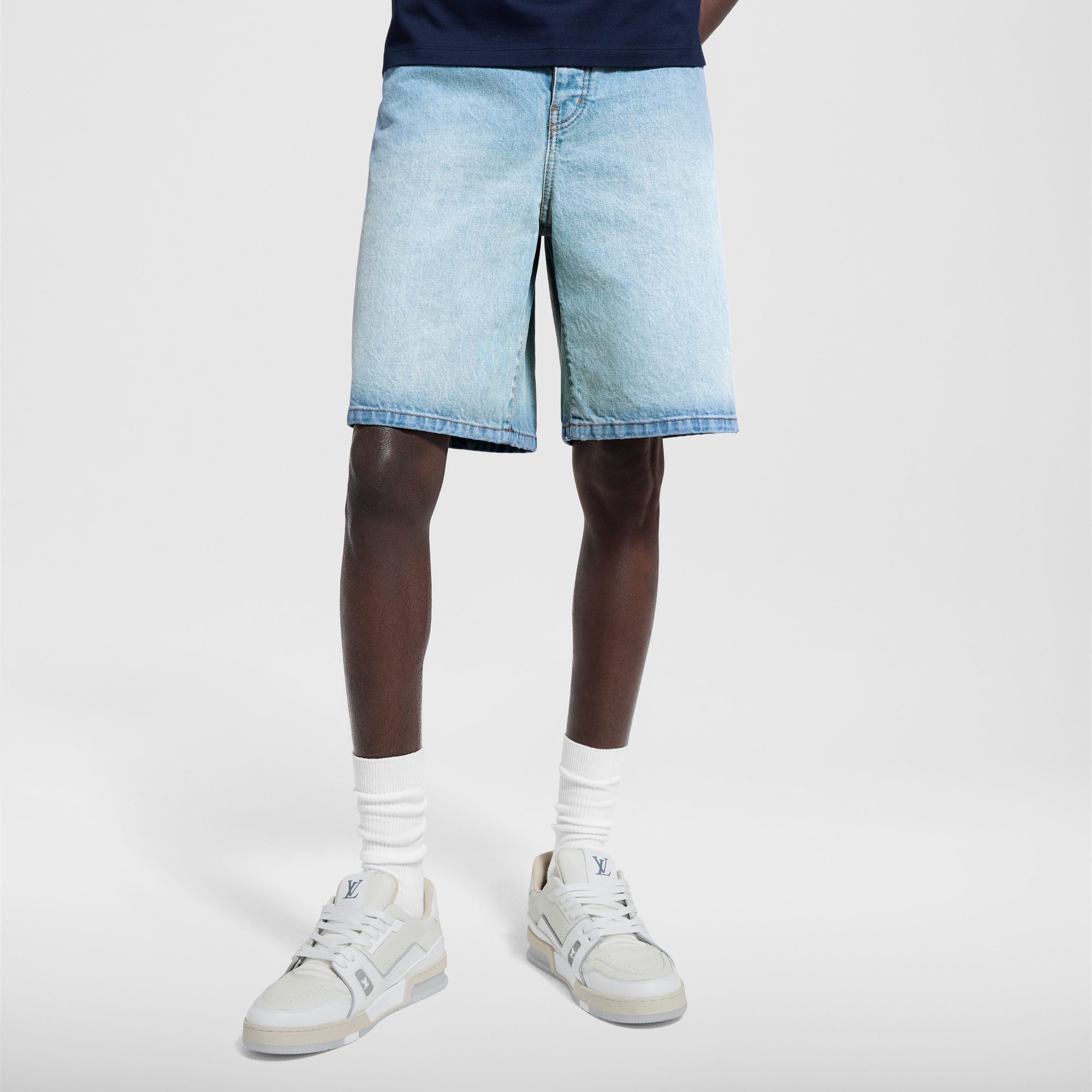 Shorts aus Denim mit LV Signatur  Herren Ready to Wear Denim | LOUIS VUITTON (Zoom)