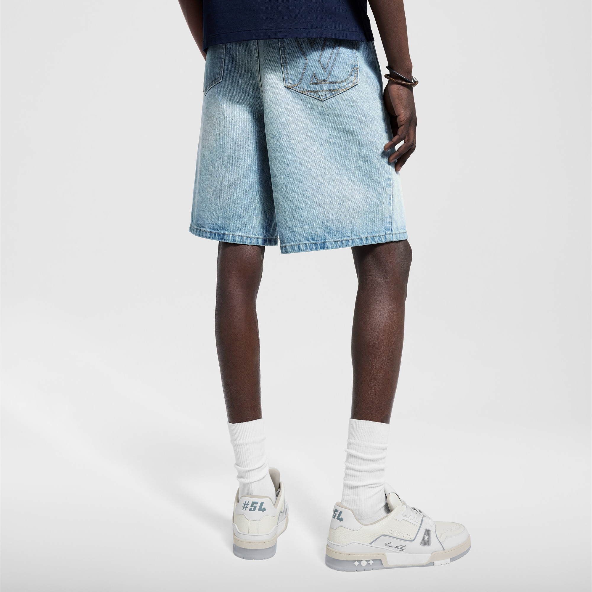 Shorts aus Denim mit LV Signatur  Herren Ready to Wear Denim | LOUIS VUITTON (Zoom)