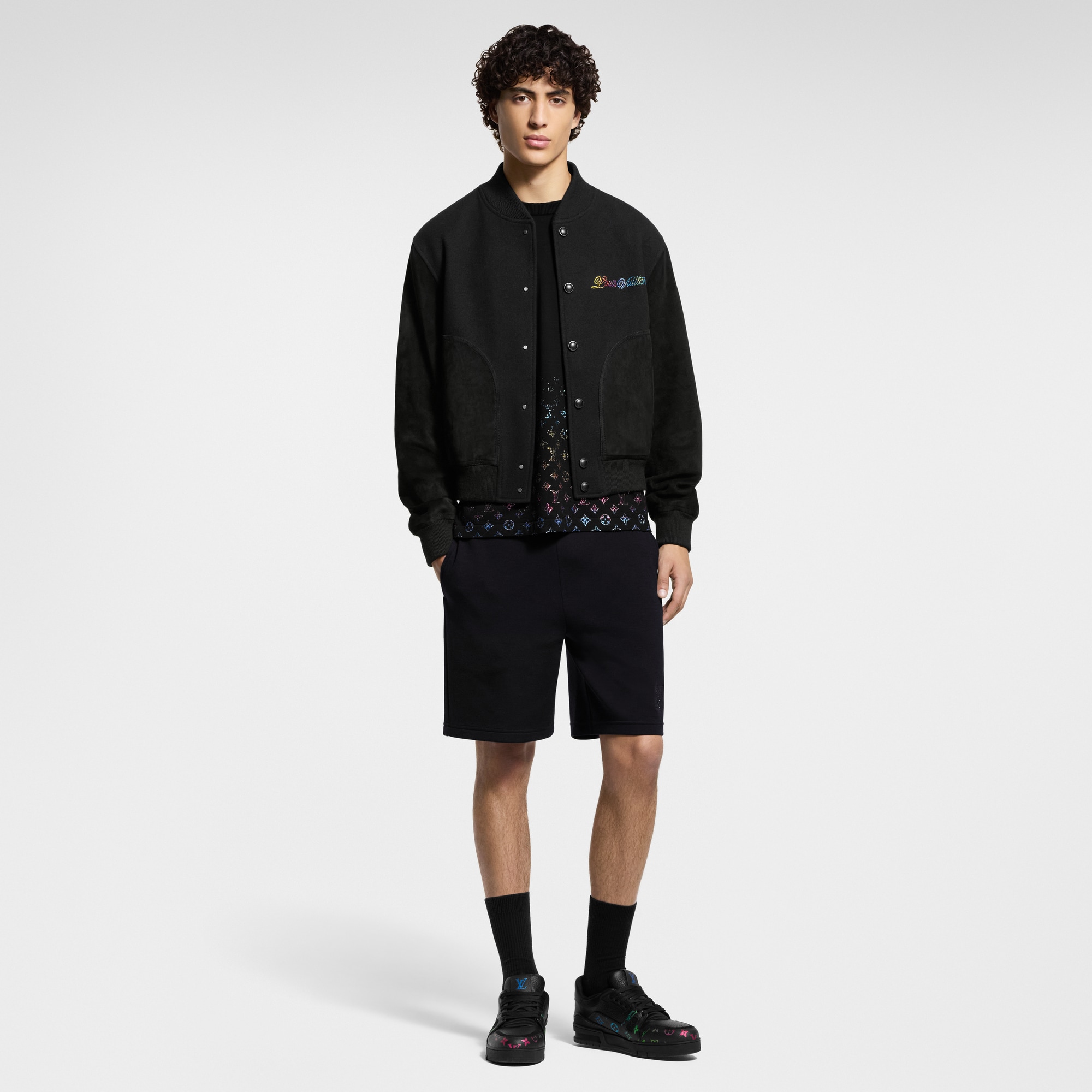 Shorts aus Jersey mit Verzierungen und LV Signatur  Herren Ready to Wear Vollständige Ready to Wear | LOUIS VUITTON (Zoom)