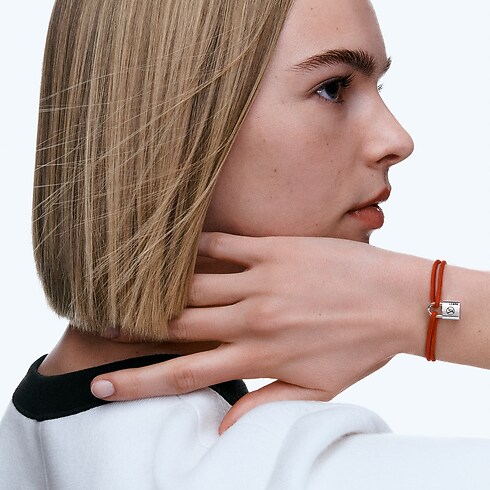 Silver Lockit Armband, Sterlingsilber, schwarzer Lack, rote Schnur aus Polyester Schmuck Kategorien Armbänder | LOUIS VUITTON (Zoom)