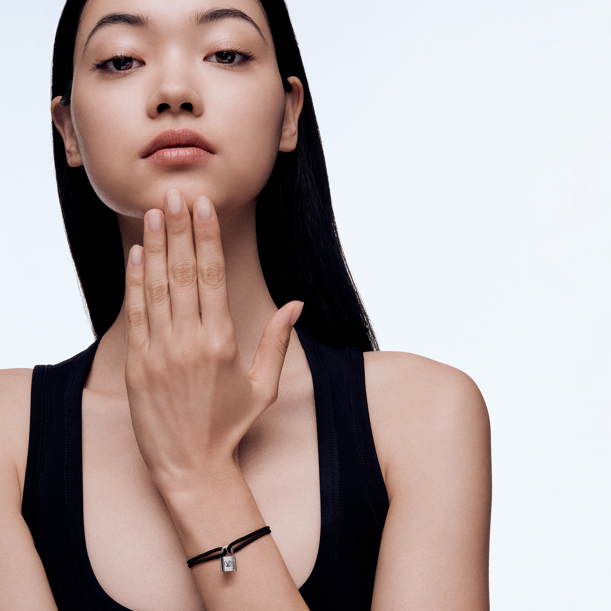 Silver Lockit Armband, Sterlingsilber, schwarzer Lack, schwarze Schnur aus Polyester  Jewelry Kategorien Armbänder | LOUIS VUITTON (Zoom)