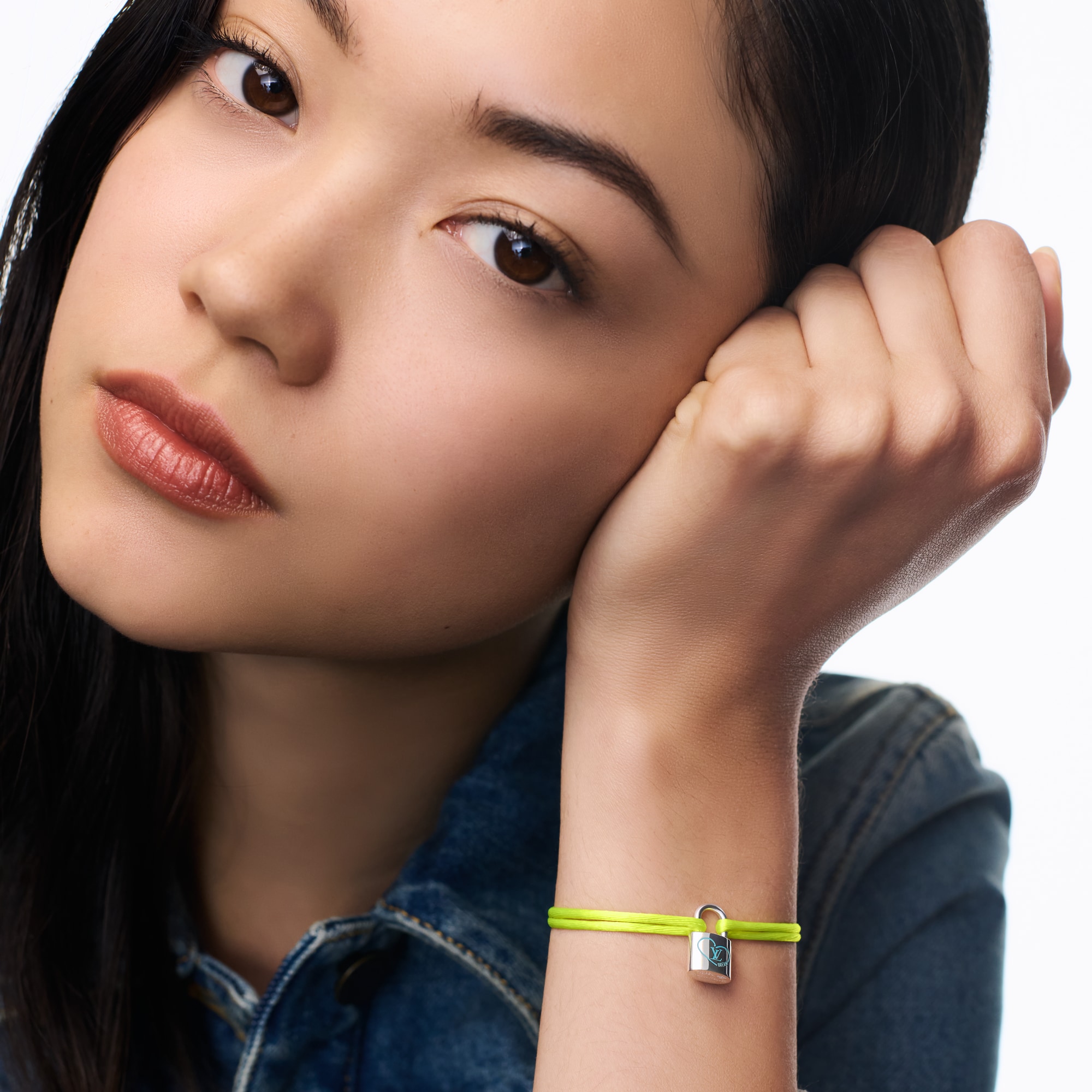 Silver Lockit x Felix Armband, Sterlingsilber, blauer Lack und eine blaue Schnur aus Polyester  Schmuck Kategorien Armbänder | LOUIS VUITTON (Zoom)