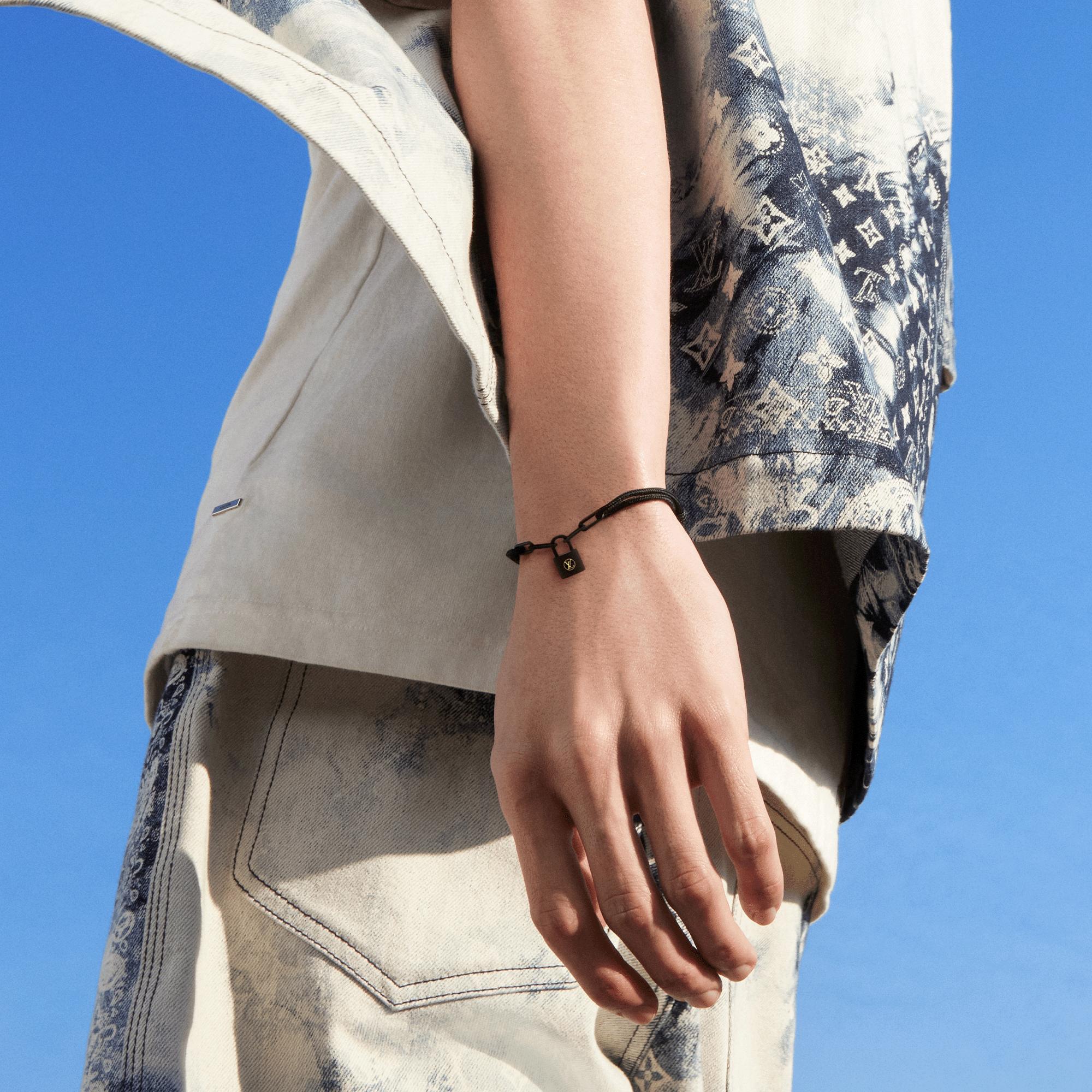 Silver Lockit X Virgil Abloh Armband, schwarzes Titan  Schmuck Kategorien Armbänder | LOUIS VUITTON (Zoom)