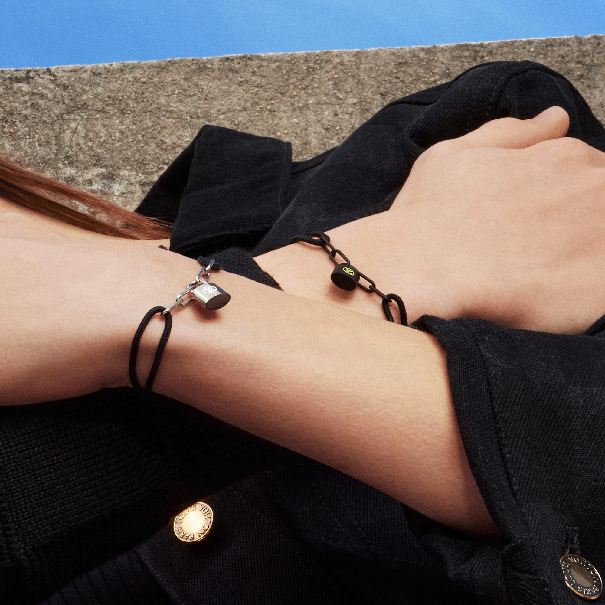 Silver Lockit X Virgil Abloh Armband, schwarzes Titan  Schmuck Kategorien Armbänder | LOUIS VUITTON (Zoom)