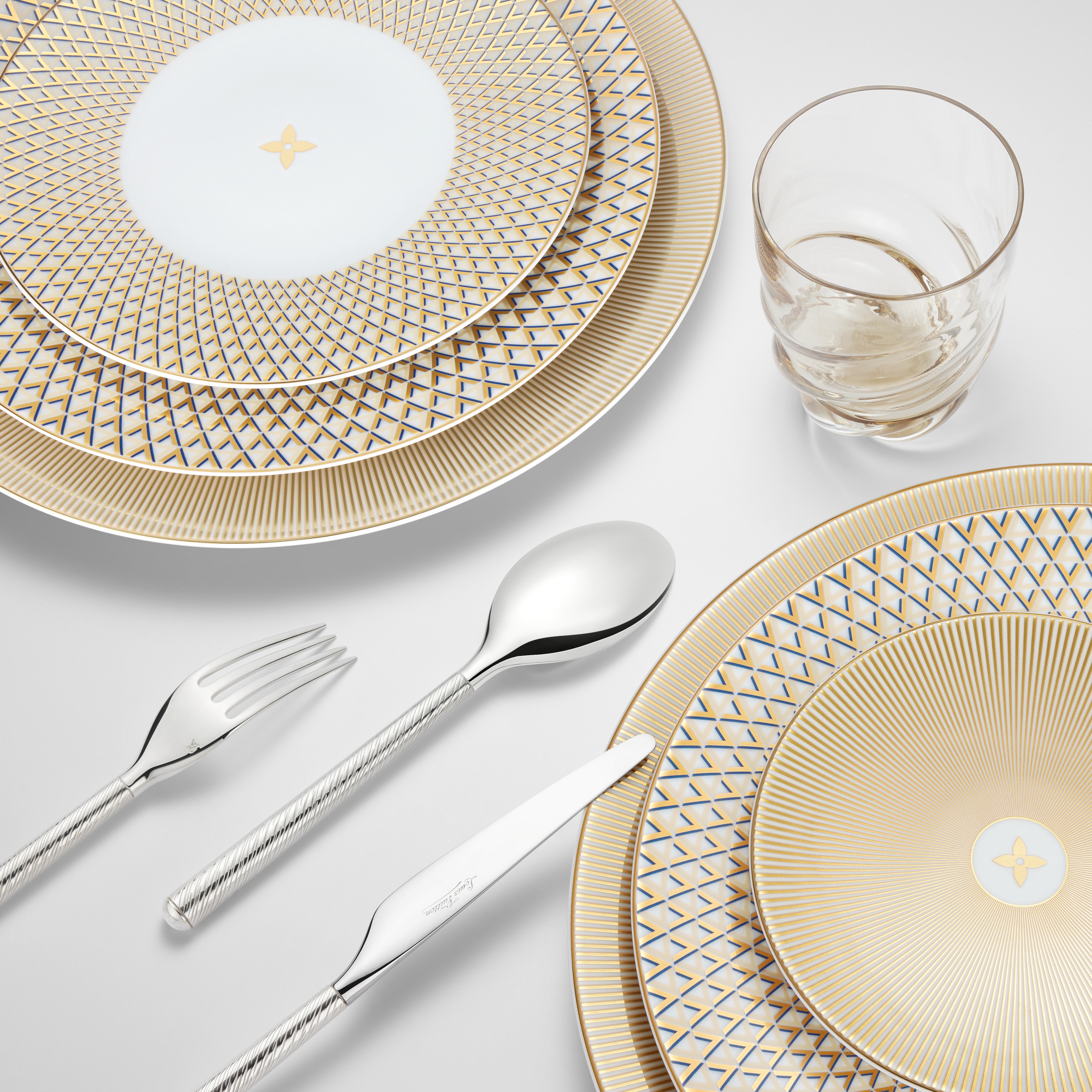 Splendor Set mit 2 Desserttellern  Trunks, Reisen und Wohnen Wohnen und Art of Dining Art of Dining | LOUIS VUITTON (Zoom)