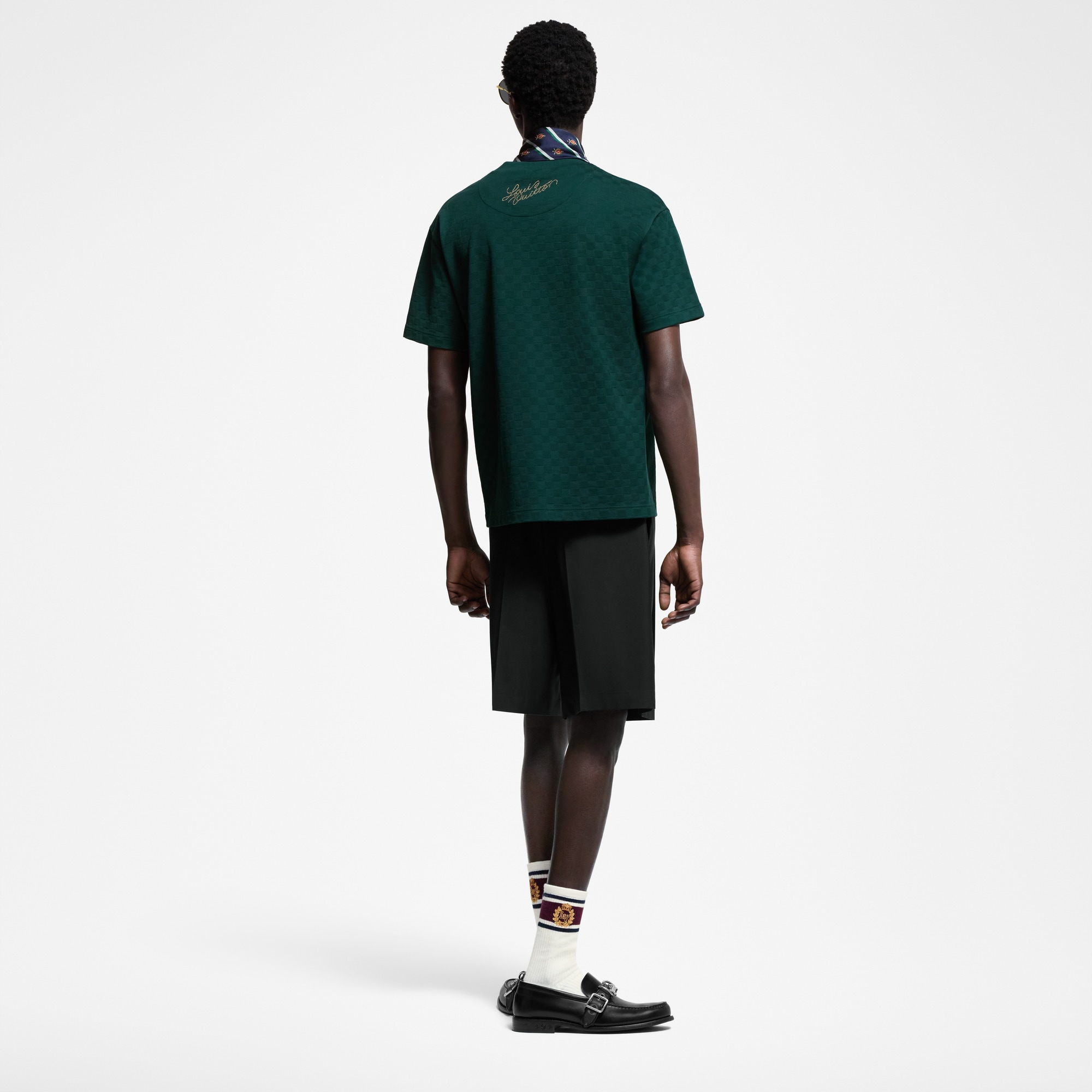 T-Shirt aus Baumwolle mit Aufnäher und Signaturen  Herren Ready to Wear T-Shirts und Poloshirts | LOUIS VUITTON (Zoom)