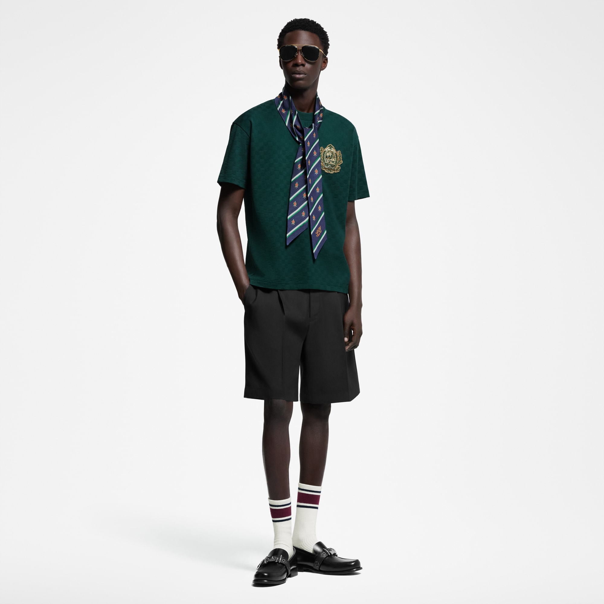 T-Shirt aus Baumwolle mit Aufnäher und Signaturen  Herren Ready to Wear T-Shirts und Poloshirts | LOUIS VUITTON (Zoom)