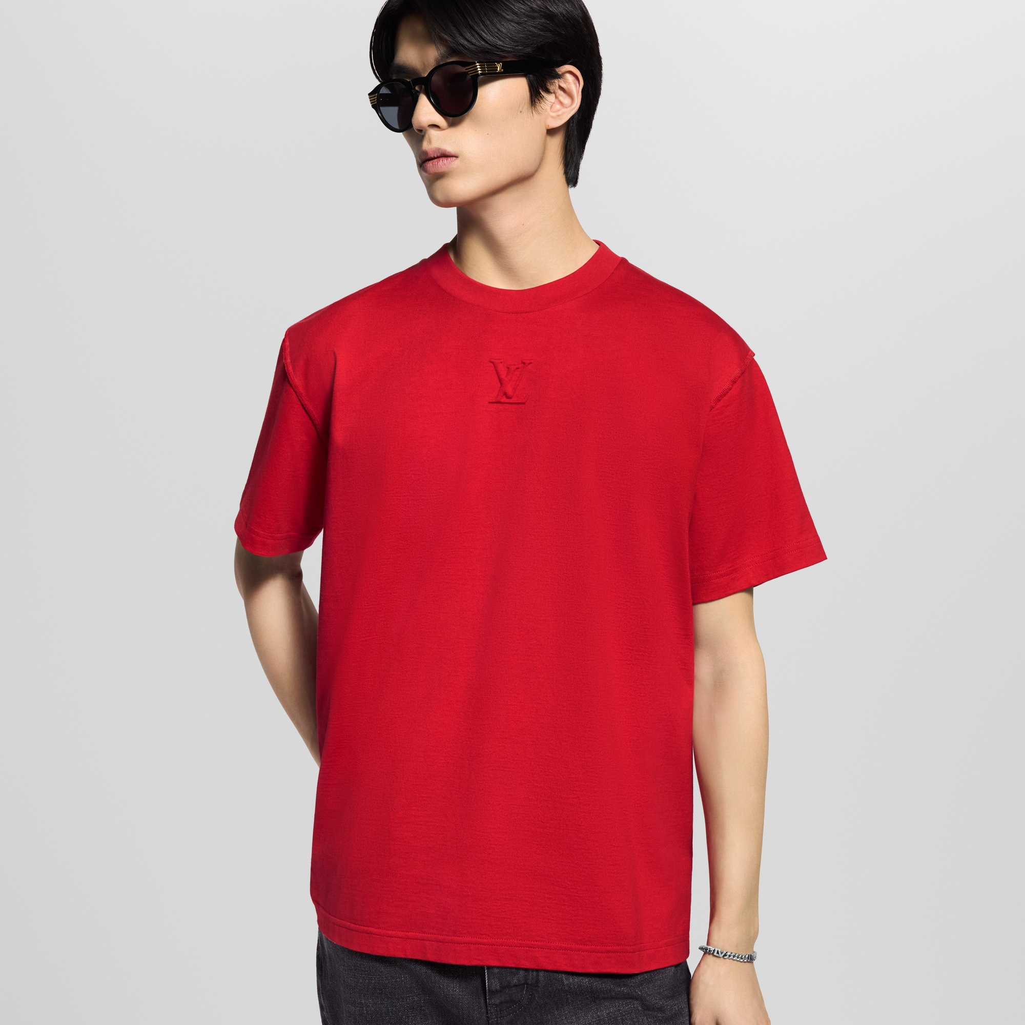 T-Shirt mit LV-Prägung  Herren Ready to Wear T-Shirts und Poloshirts | LOUIS VUITTON (Zoom)