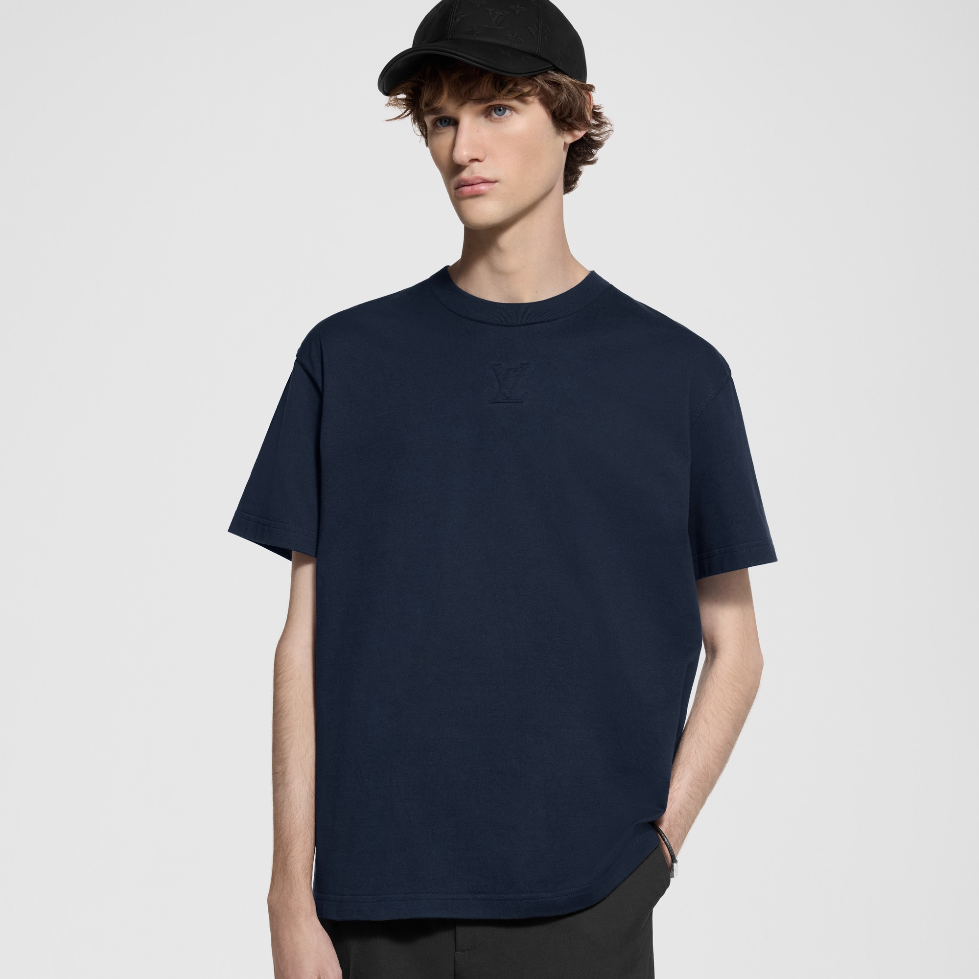 T-Shirt mit LV Prägung  Herren Ready to Wear T-Shirts und Poloshirts | LOUIS VUITTON (Zoom)