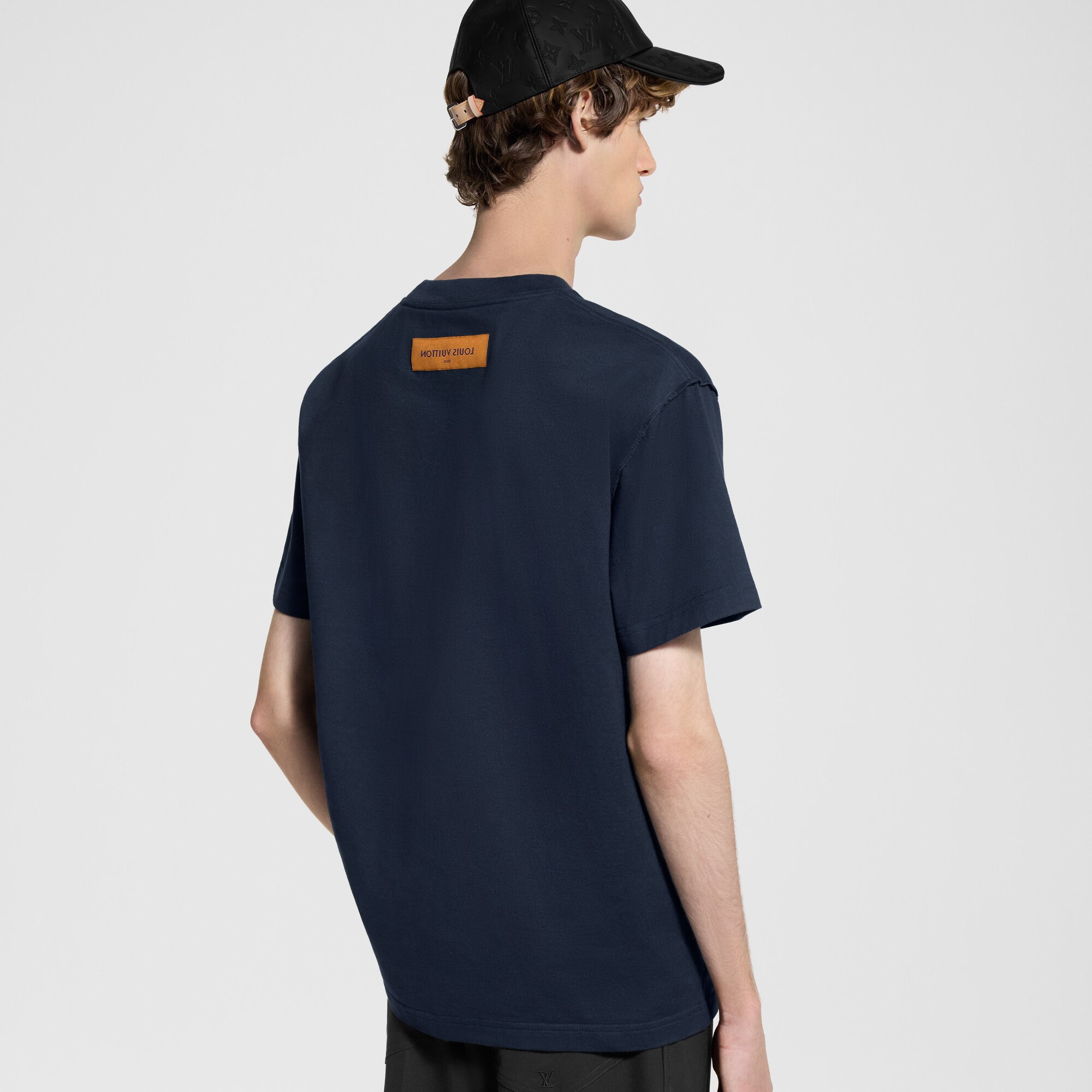 T-Shirt mit LV Prägung  Herren Ready to Wear T-Shirts und Poloshirts | LOUIS VUITTON (Zoom)
