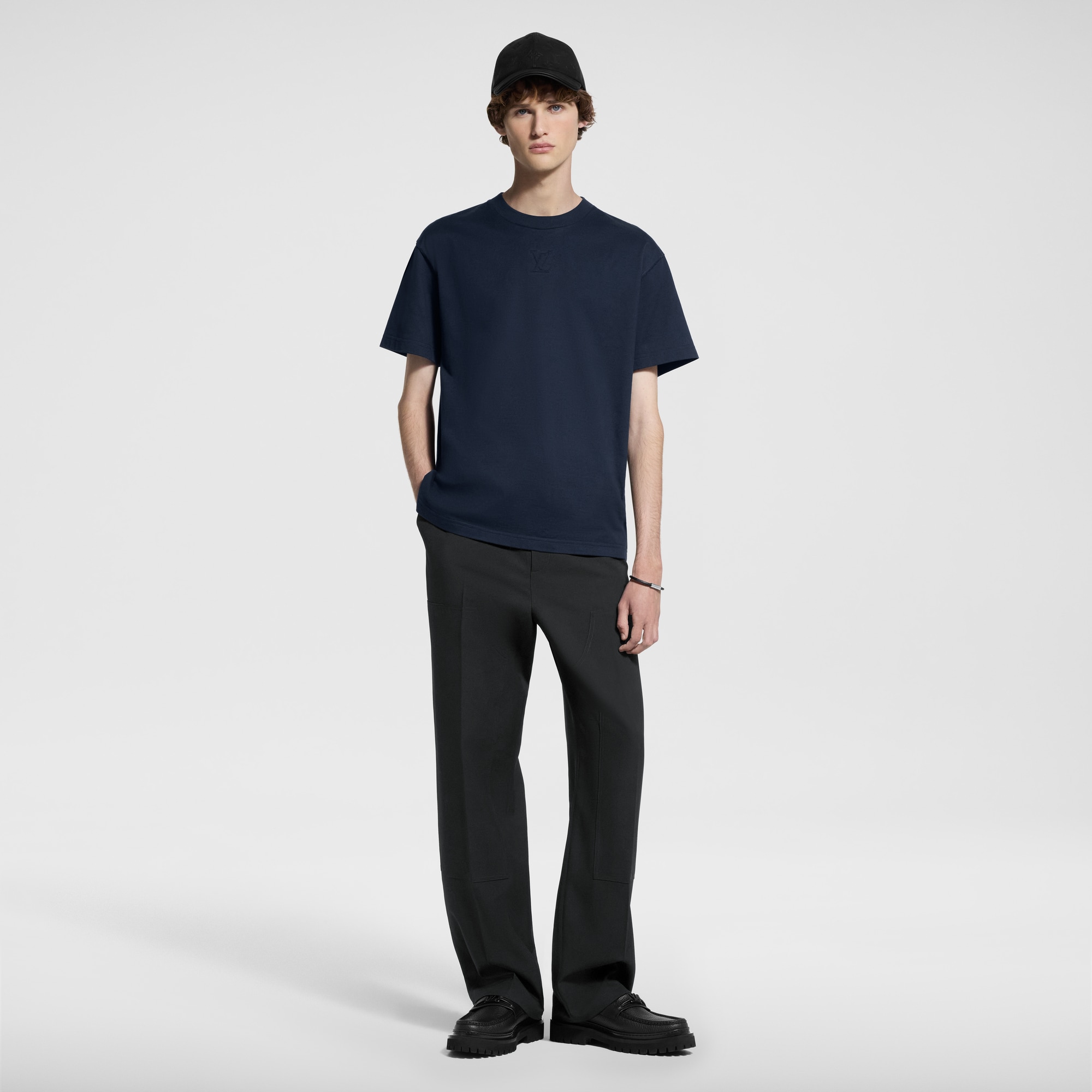 T-Shirt mit LV Prägung  Herren Ready to Wear T-Shirts und Poloshirts | LOUIS VUITTON (Zoom)
