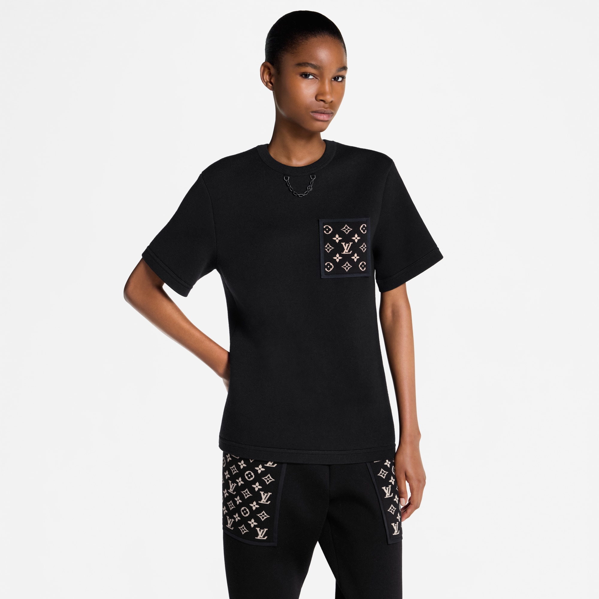 T-Shirt mit Monogram auf Tasche  Damen Ready to Wear Tops | LOUIS VUITTON (Zoom)