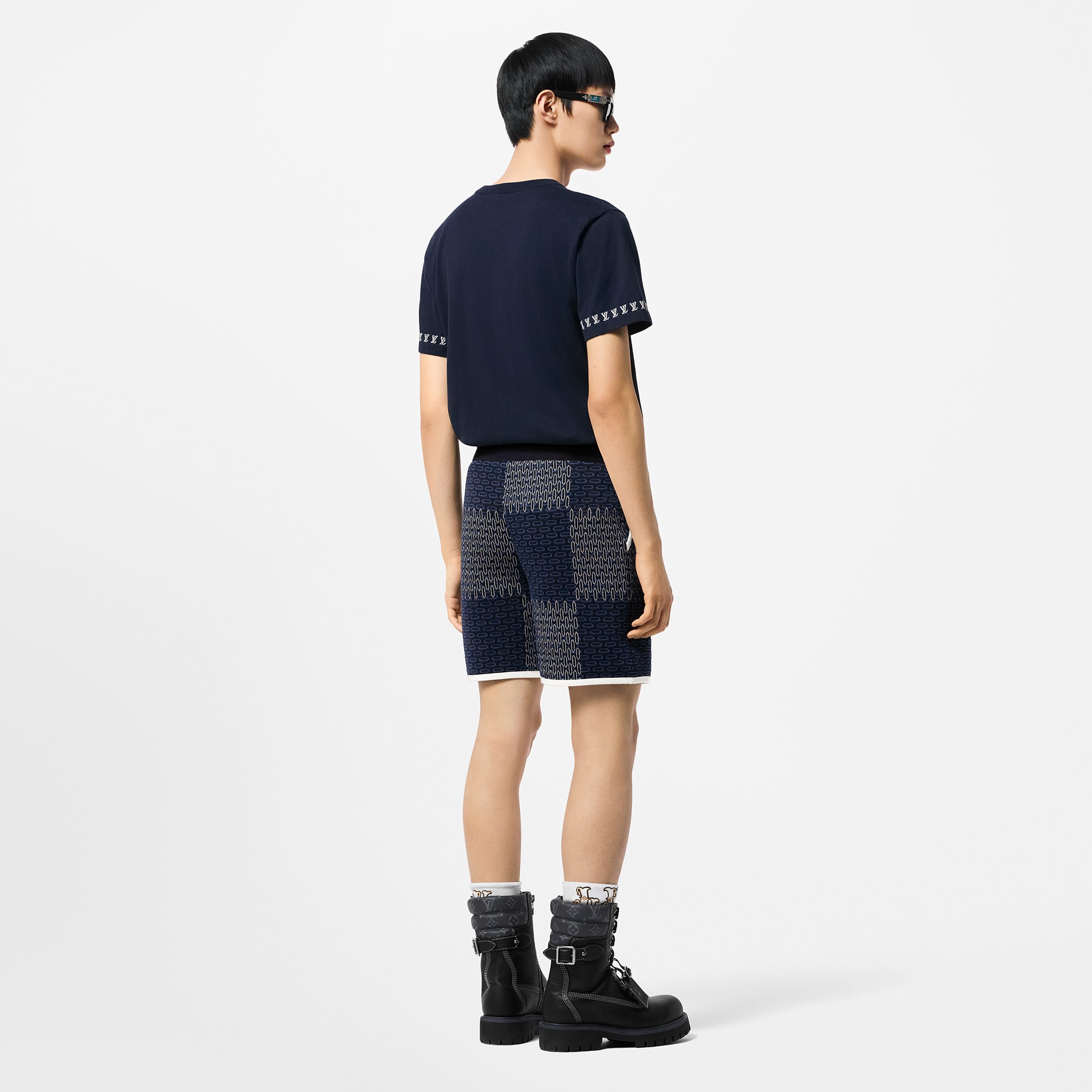 T-Shirt mit Rundhalsausschnitt und Signatur  Herren Ready to Wear Vollständige Ready to Wear | LOUIS VUITTON (Zoom)