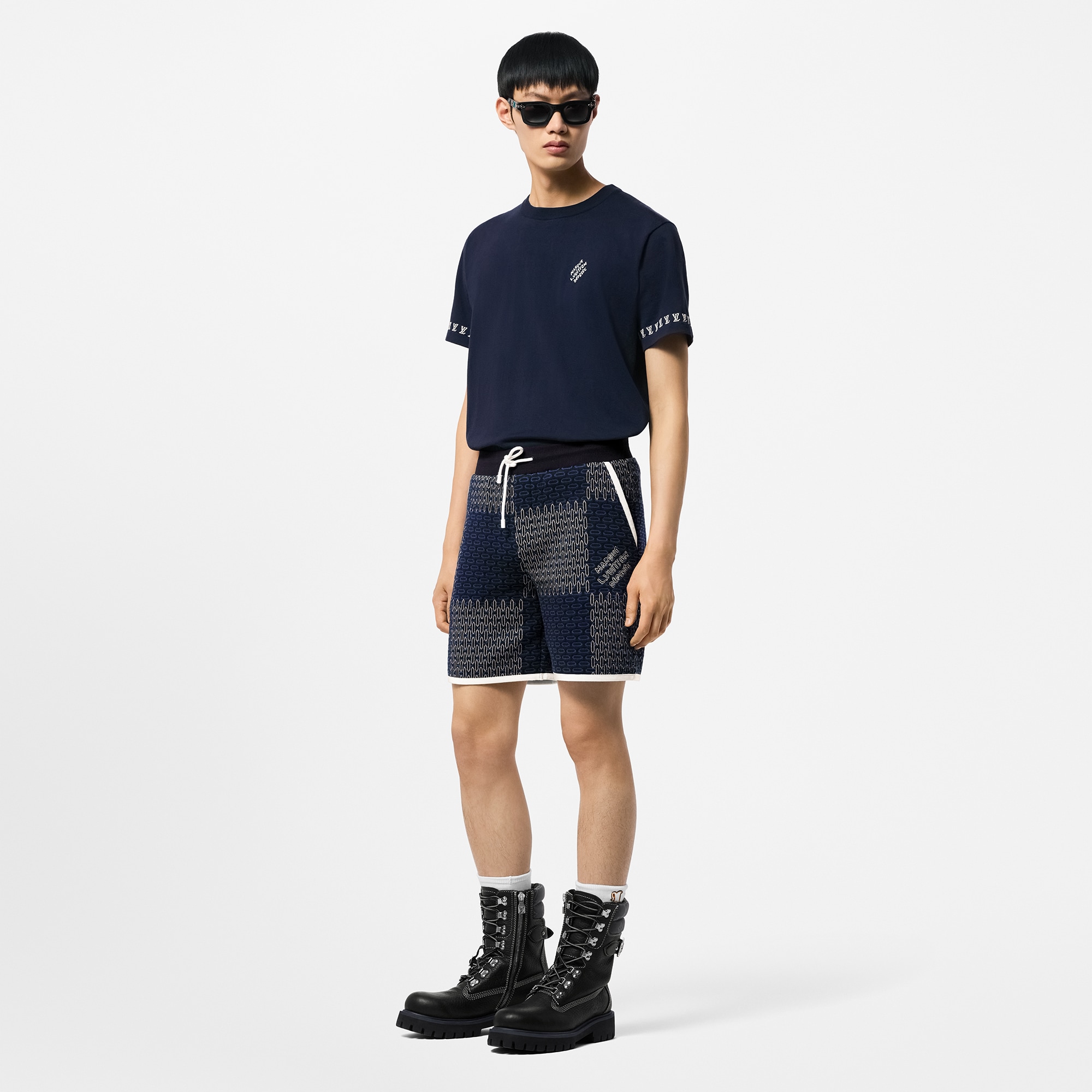 T-Shirt mit Rundhalsausschnitt und Signatur  Herren Ready to Wear Vollständige Ready to Wear | LOUIS VUITTON (Zoom)