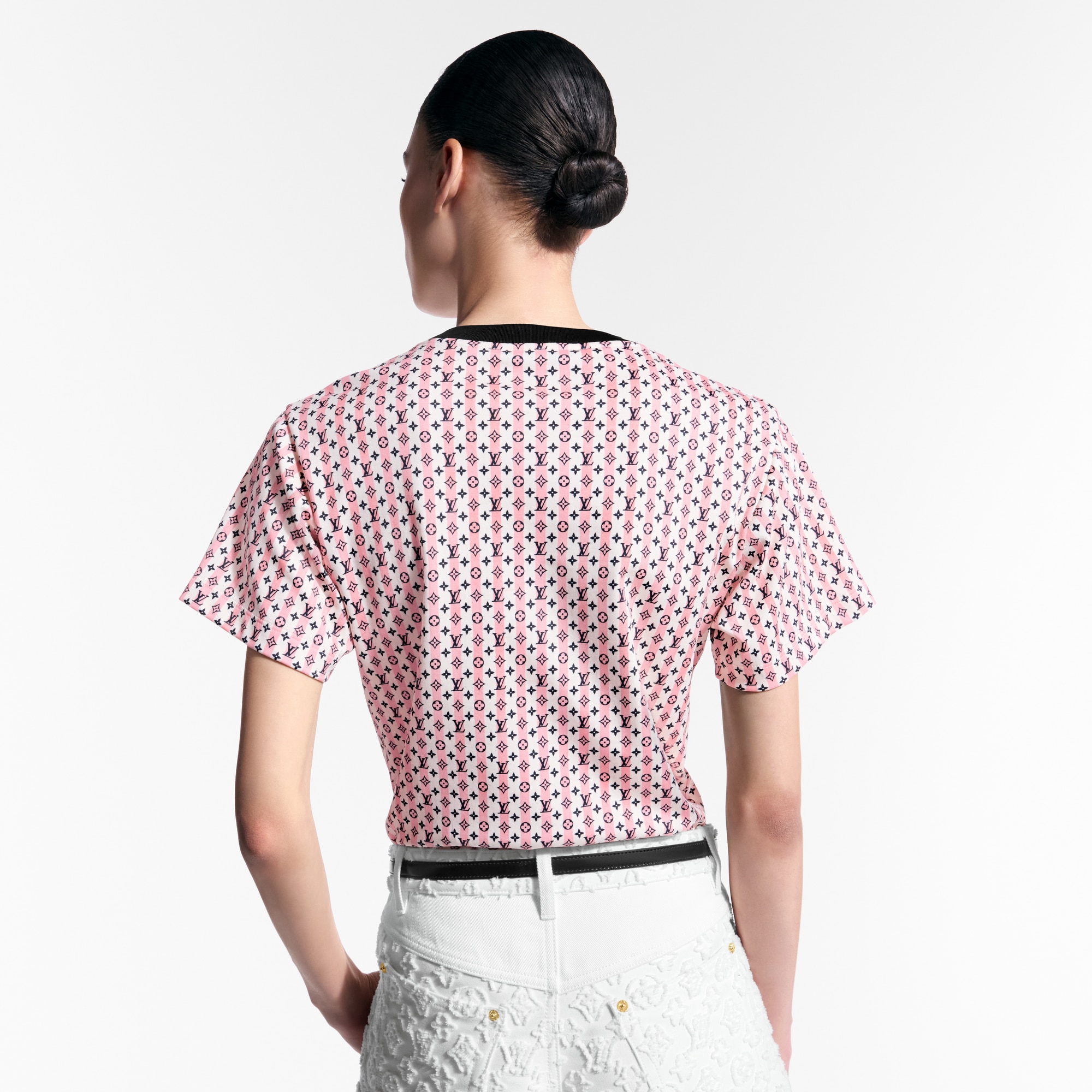 T-Shirt mit Schal-Print  Damen Ready to Wear Tops | LOUIS VUITTON (Zoom)