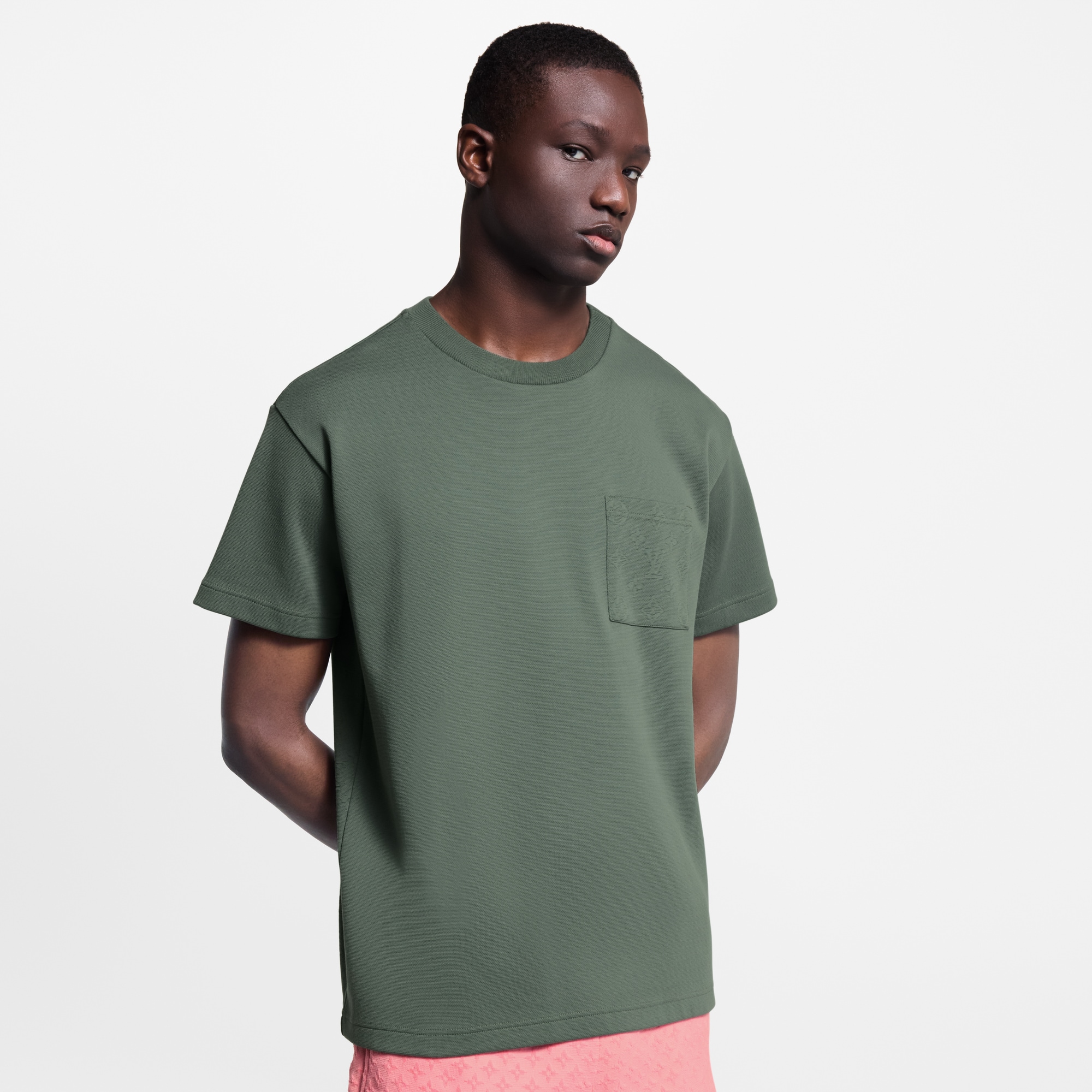 T-Shirt mit Signatur auf der Tasche  Herren Ready to Wear T-Shirts und Poloshirts | LOUIS VUITTON (Zoom)