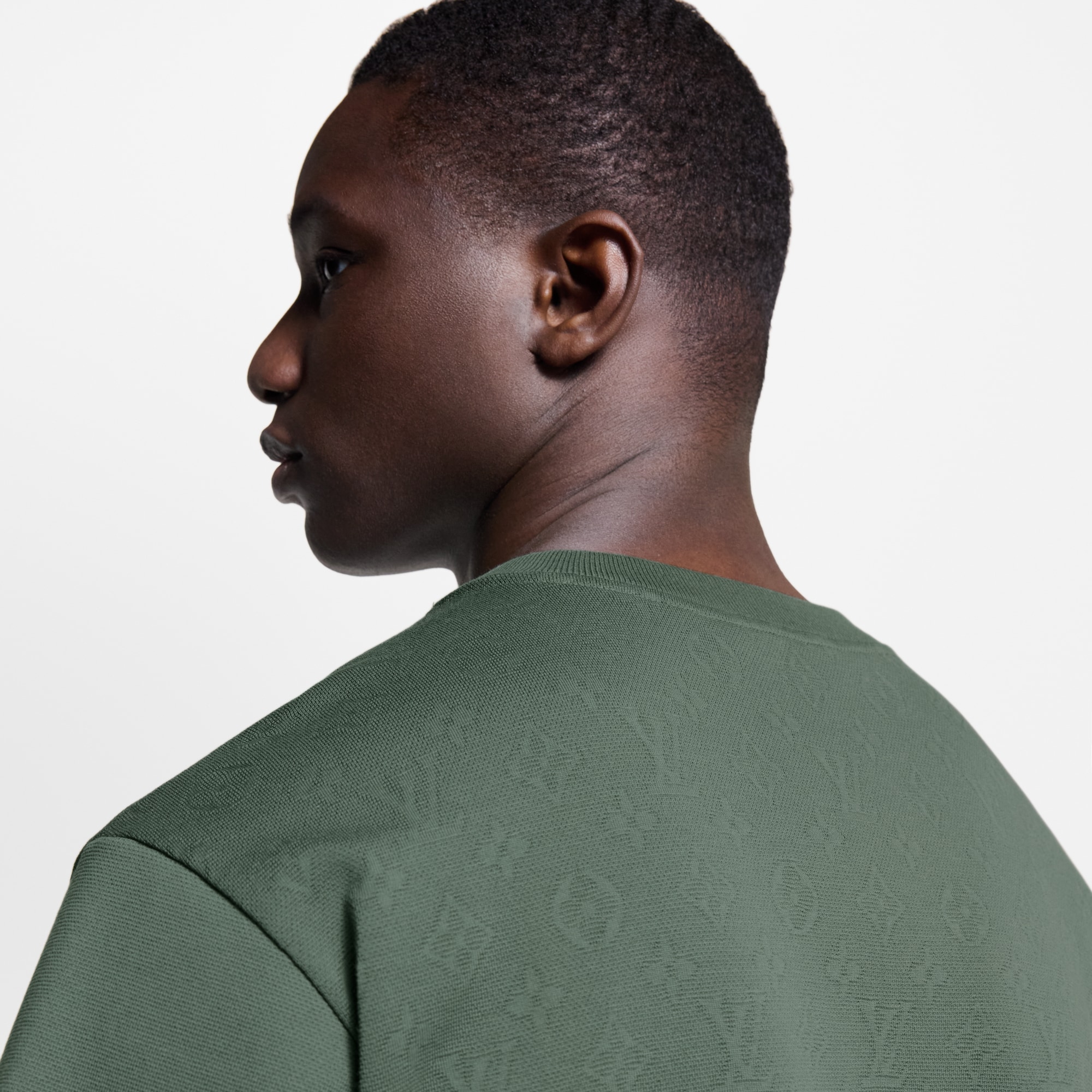 T-Shirt mit Signatur auf der Tasche  Herren Ready to Wear T-Shirts und Poloshirts | LOUIS VUITTON (Zoom)