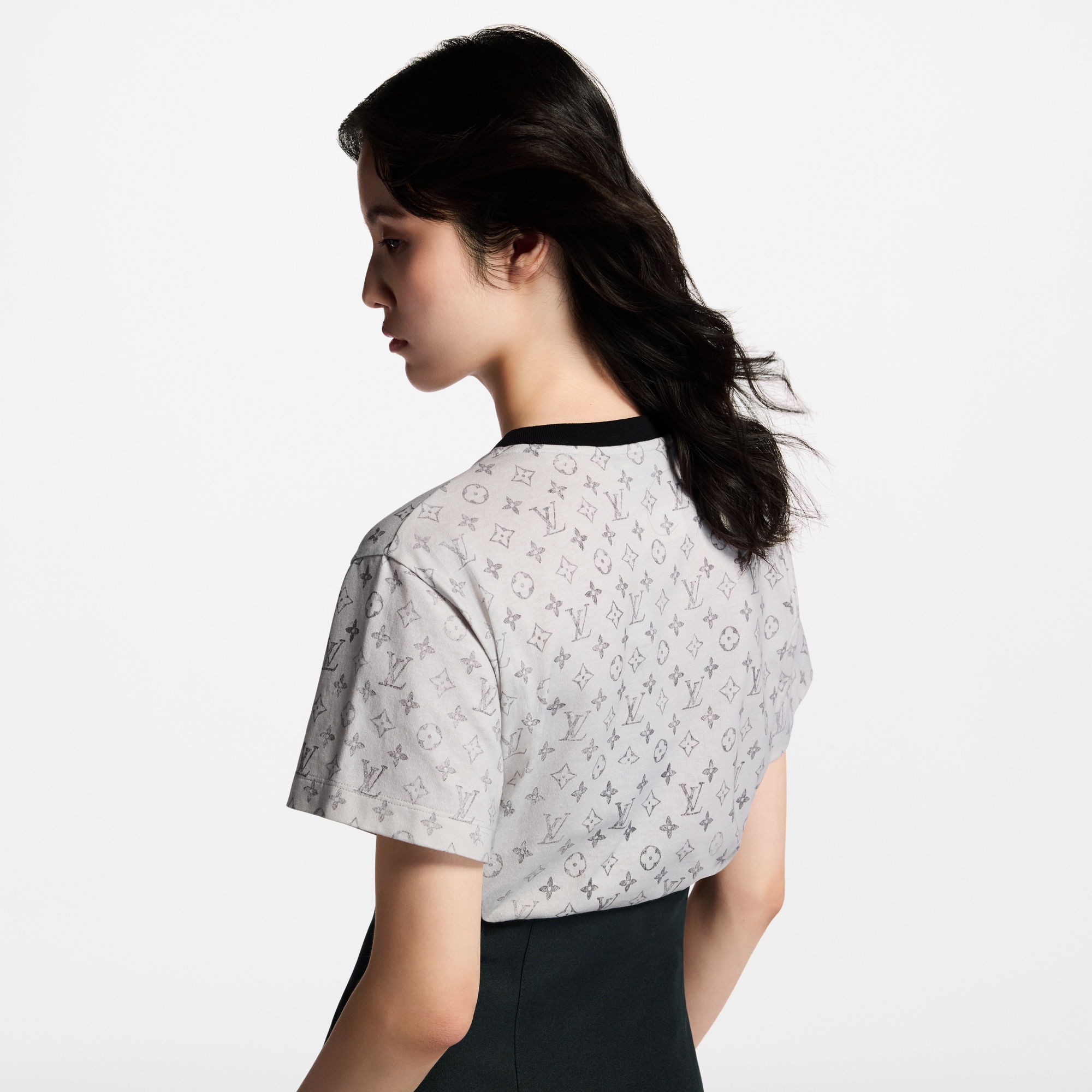 T-Shirt mit verwaschenem Monogram-Motiv  Damen Ready to Wear Tops | LOUIS VUITTON (Zoom)