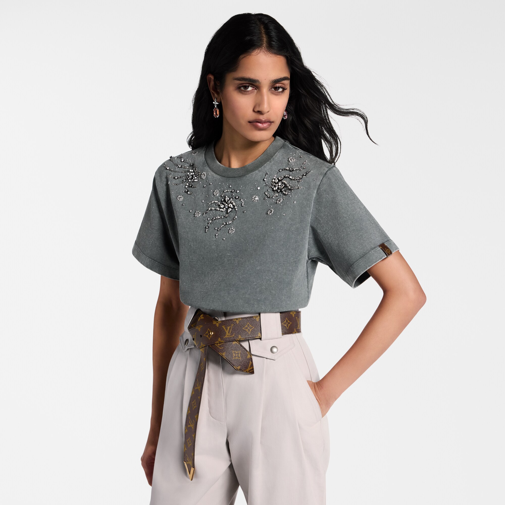 T-Shirt mit Wirbel-Motiven aus Kristall-Strass  Damen Ready to Wear Tops | LOUIS VUITTON (Zoom)
