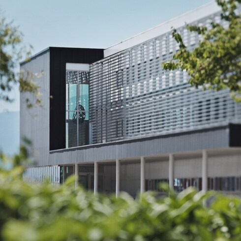 Tambour, Automatikuhrwerk, 40 mm, Edelstahl Uhren Alle Uhren } | LOUIS VUITTON