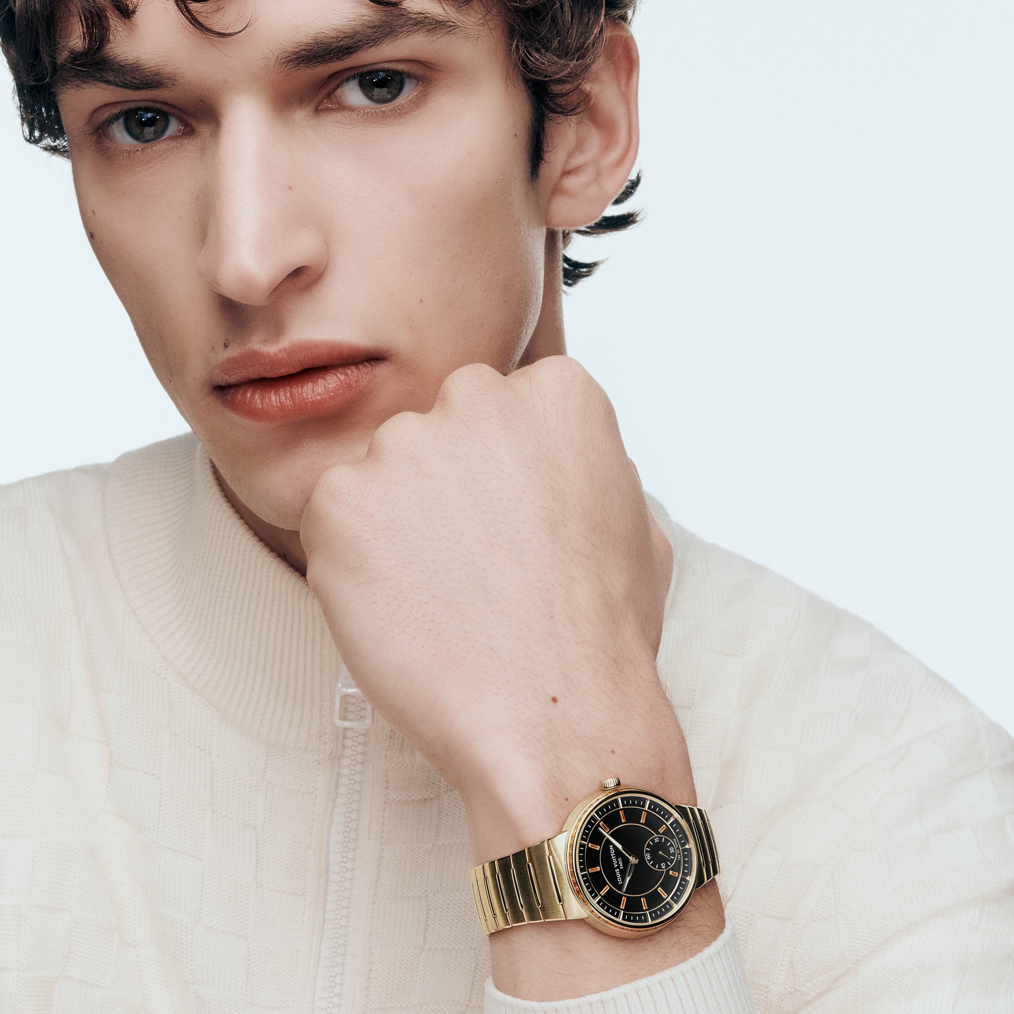 Tambour, Automatikuhrwerk, 40 mm, Gelbgold, Onyx, Saphire  Uhren Alle Uhren } | LOUIS VUITTON (Zoom)