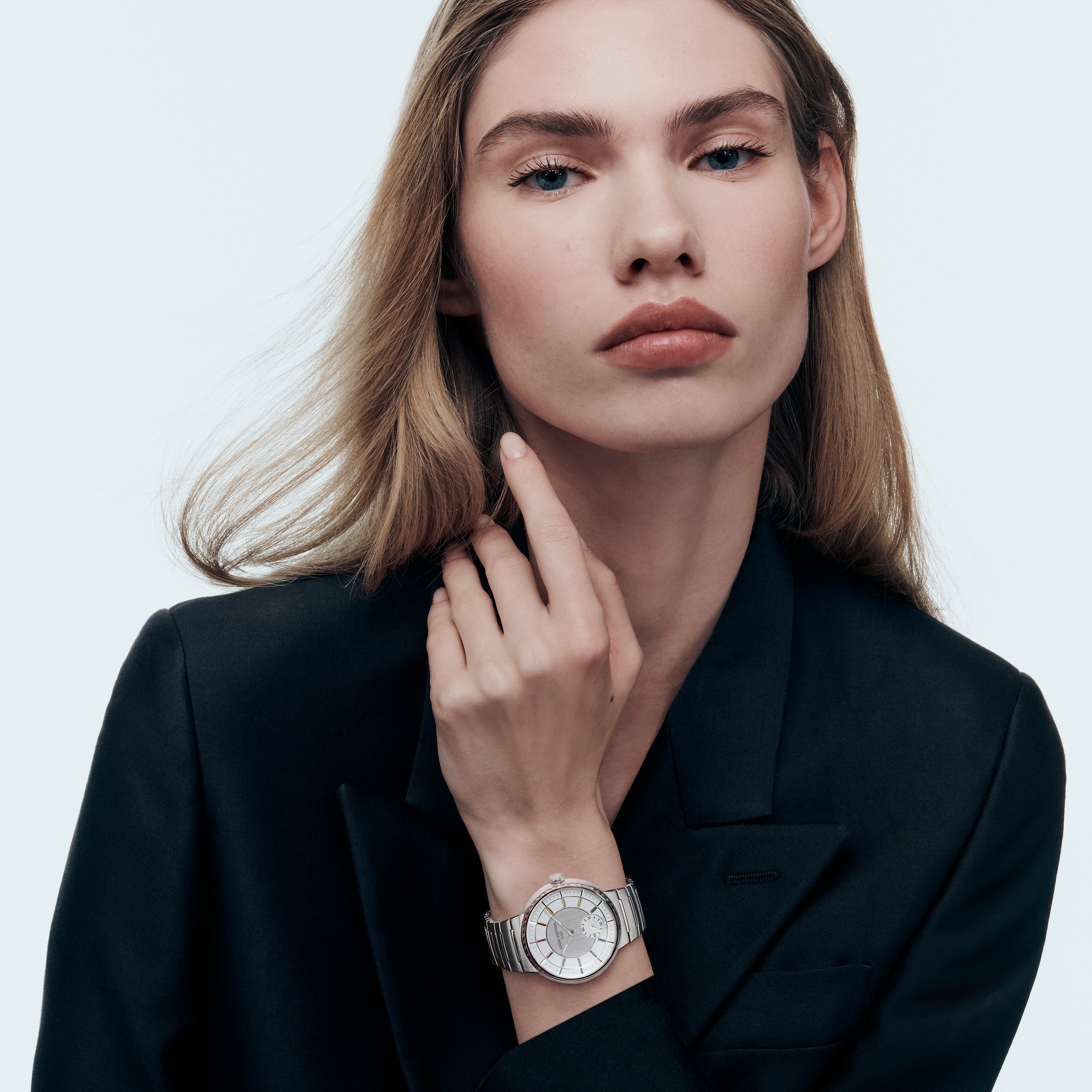 Tambour, Automatikuhrwerk, 40 mm, Platin, Saphire und Rubine  Uhren Alle Uhren } | LOUIS VUITTON (Zoom)